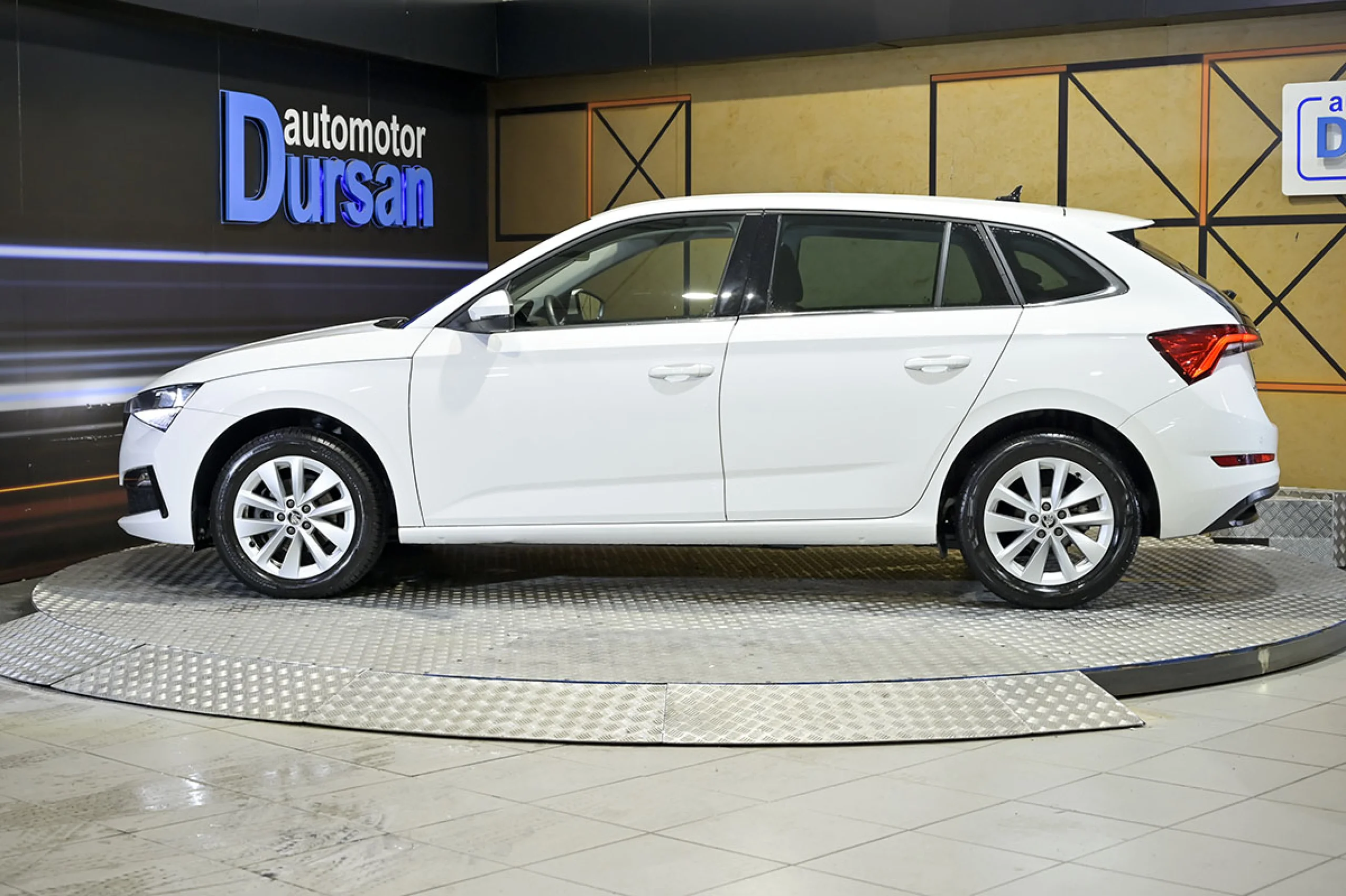 Skoda Scala 1.0 TSI 81KW 110 CV Ambition - Foto 19