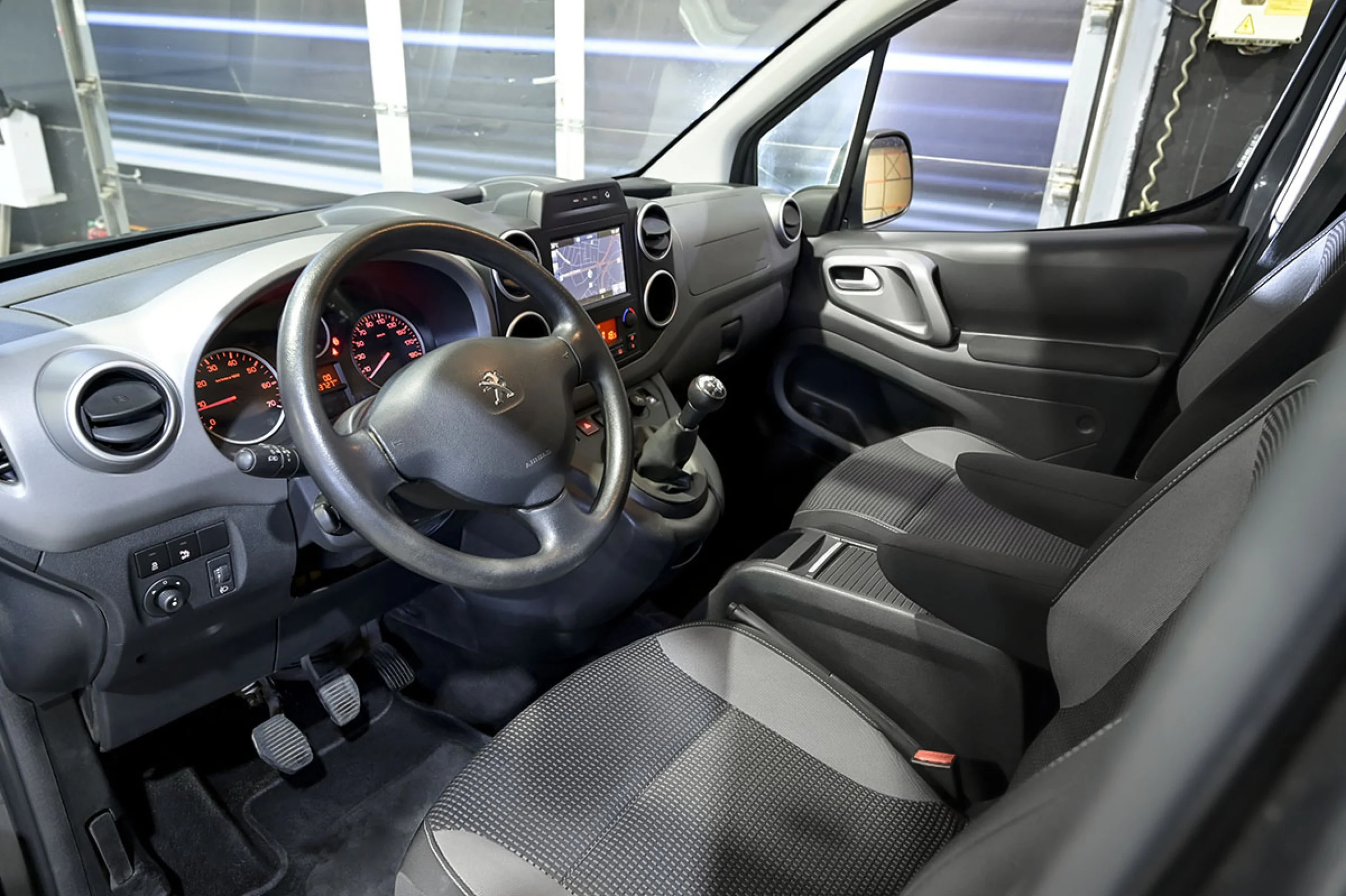 Peugeot Partner TEPEE Adventure Edition 1.6 BlueHDi 73KW - Foto 6