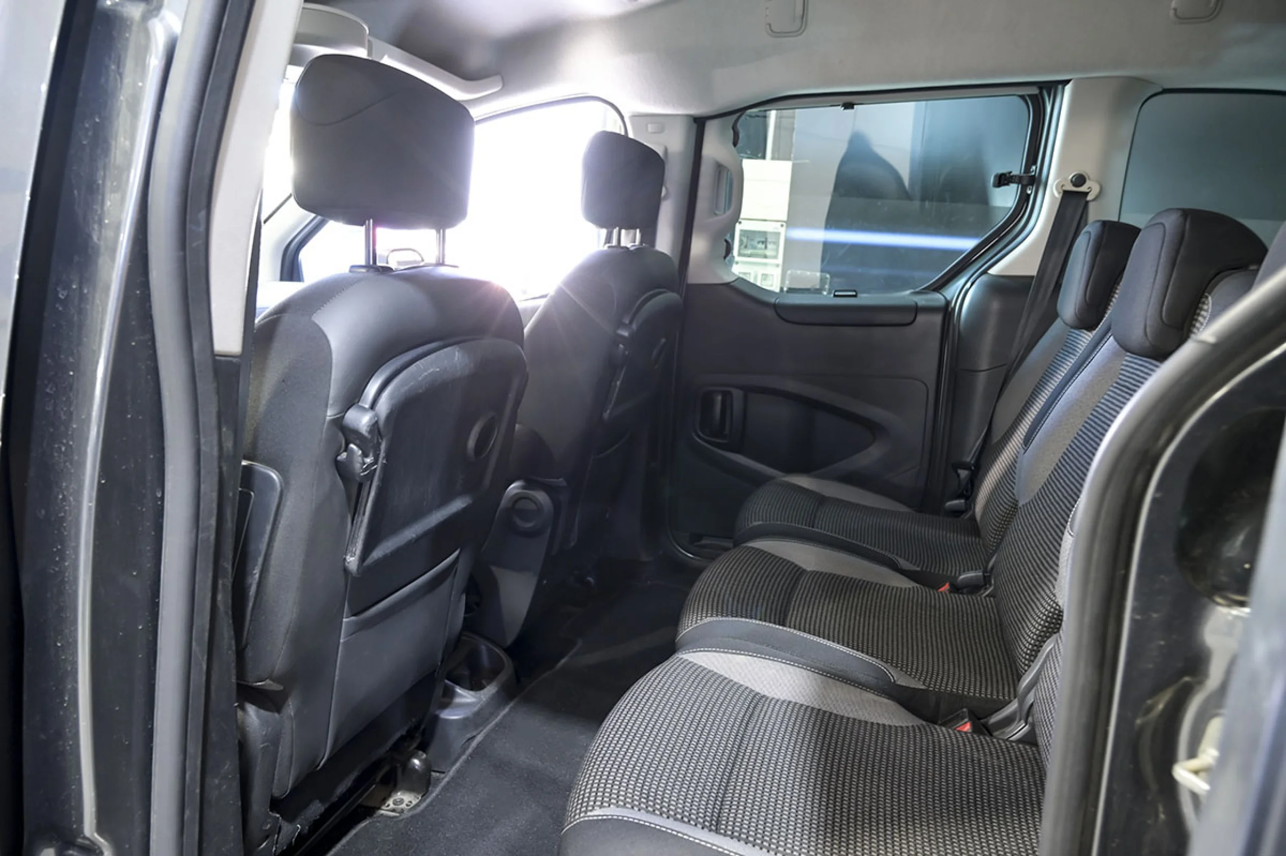 Peugeot Partner TEPEE Adventure Edition 1.6 BlueHDi 73KW - Foto 15