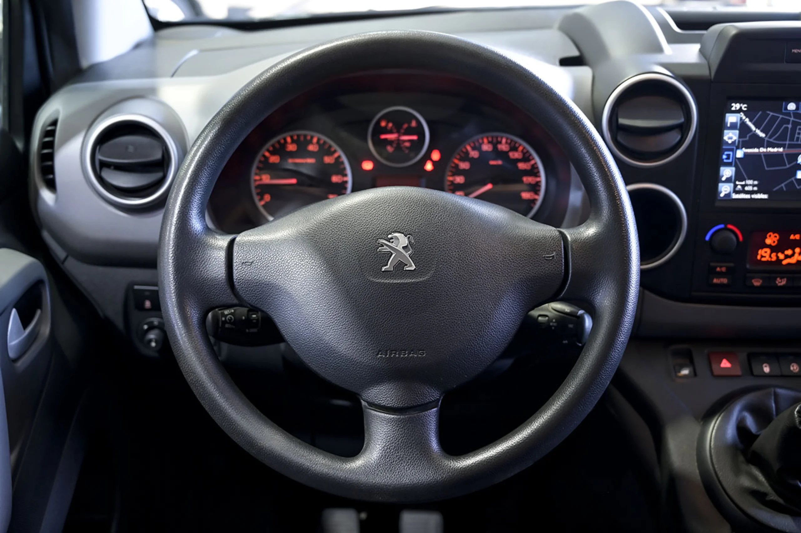 Peugeot Partner TEPEE Adventure Edition 1.6 BlueHDi 73KW - Foto 26