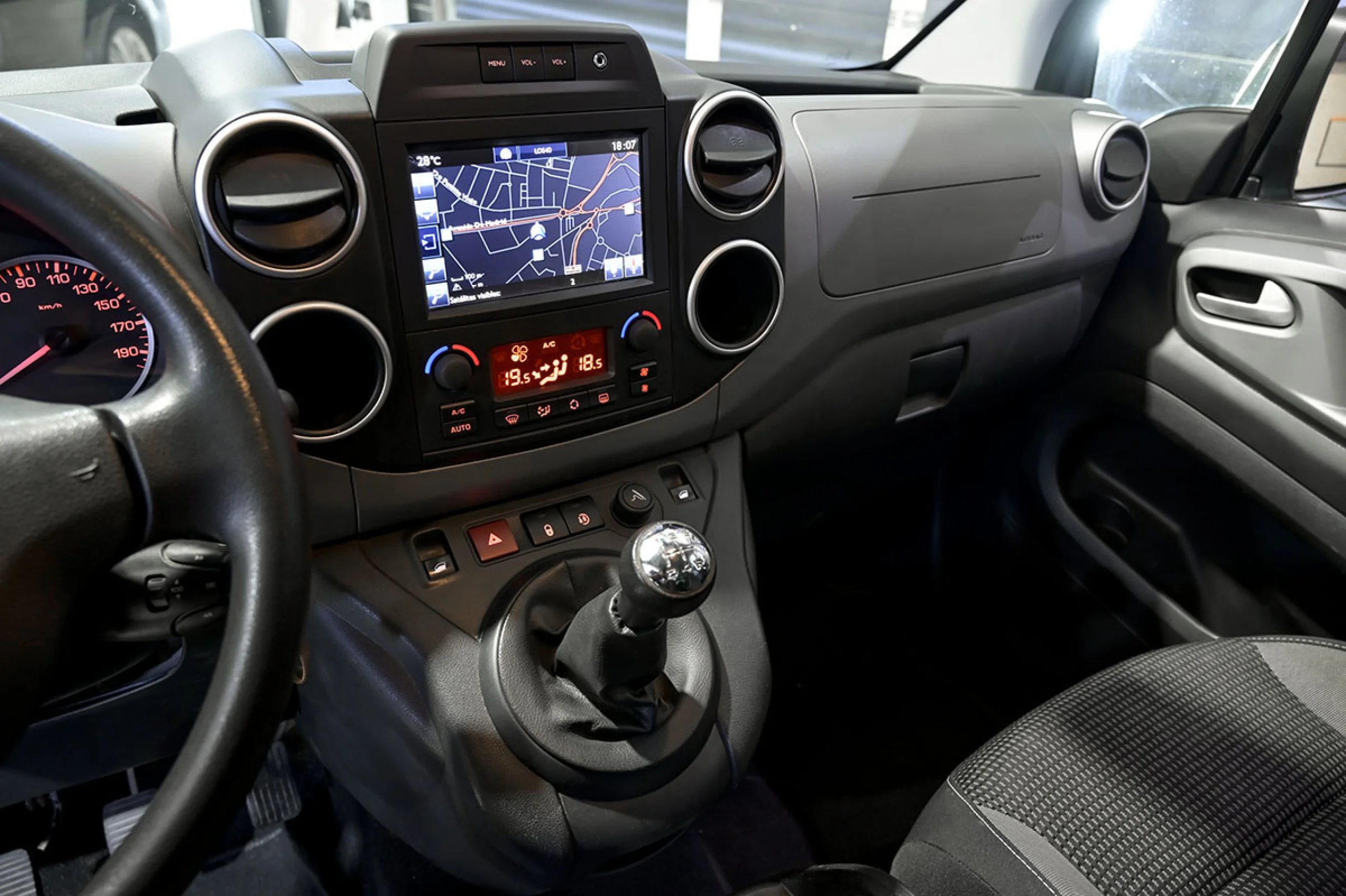 Peugeot Partner TEPEE Adventure Edition 1.6 BlueHDi 73KW - Foto 28