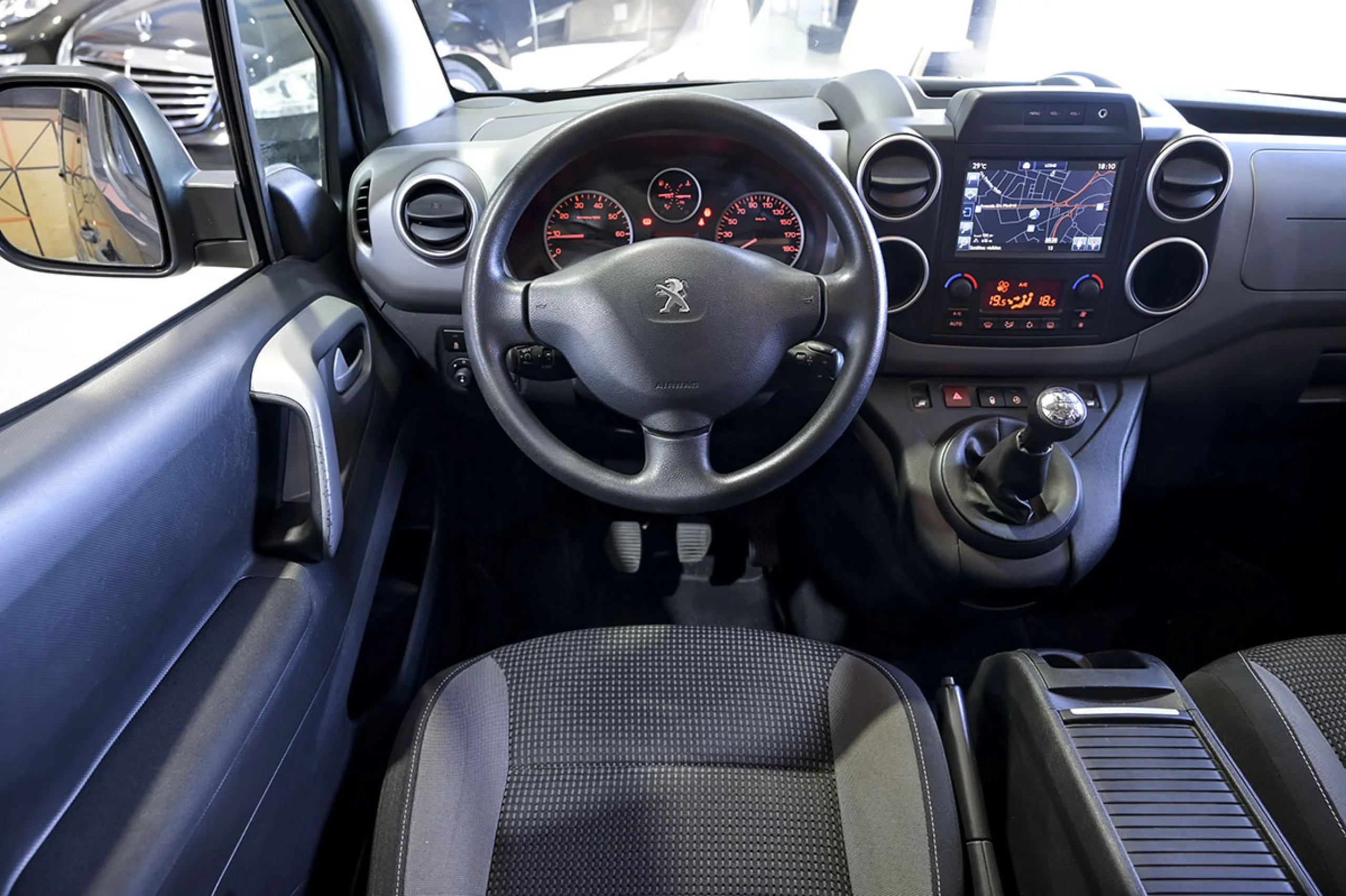 Peugeot Partner TEPEE Adventure Edition 1.6 BlueHDi 73KW - Foto 35