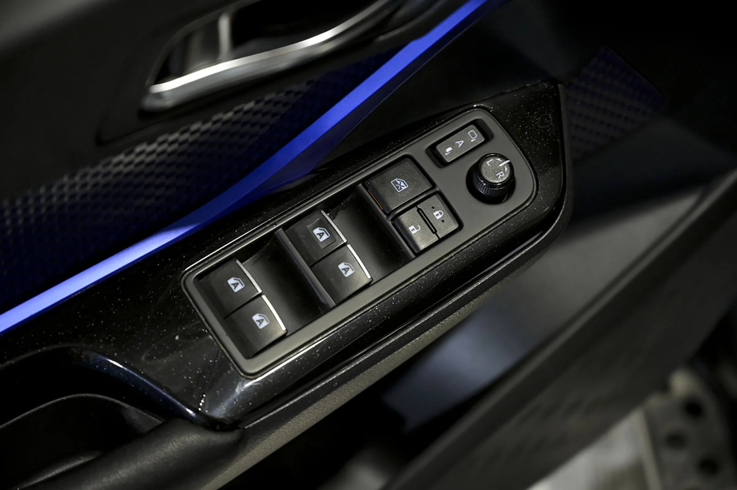 Toyota C-HR 1.8 125H Dynamic Plus - Foto 23