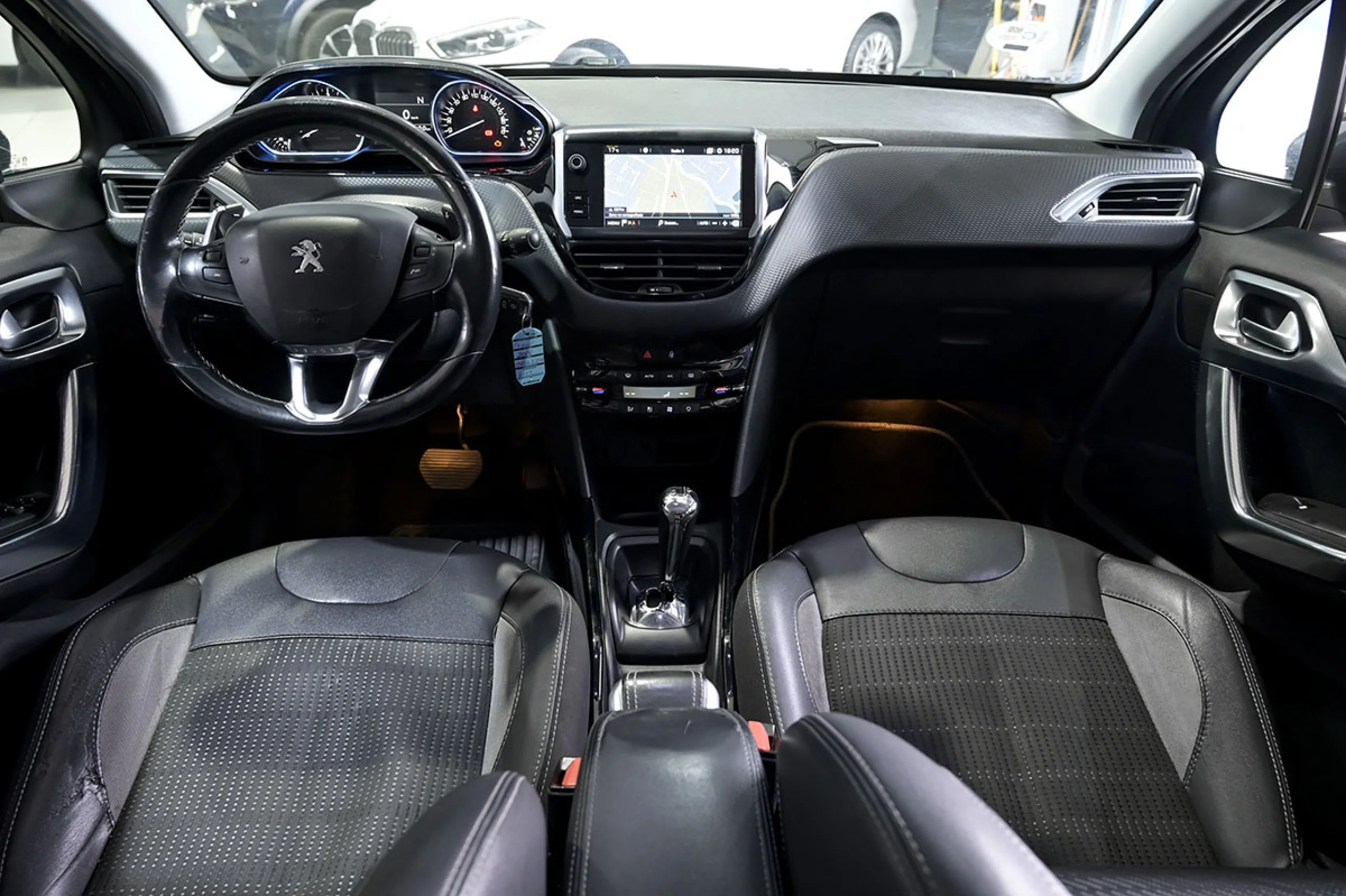 Peugeot 2008 Allure 1.6 BlueHDi 73KW 100CV - Foto 8