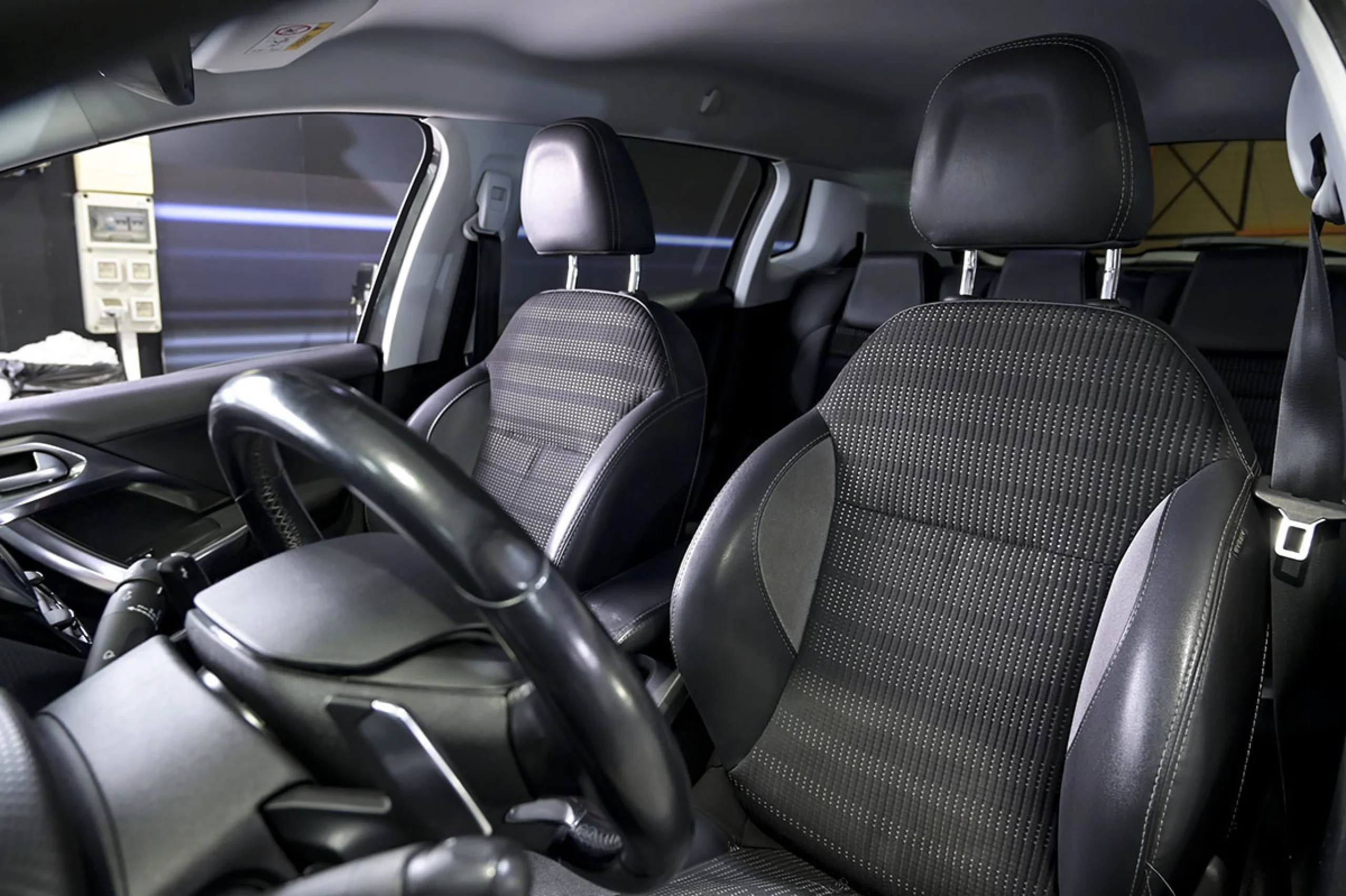 Peugeot 2008 Allure 1.6 BlueHDi 73KW 100CV - Foto 9