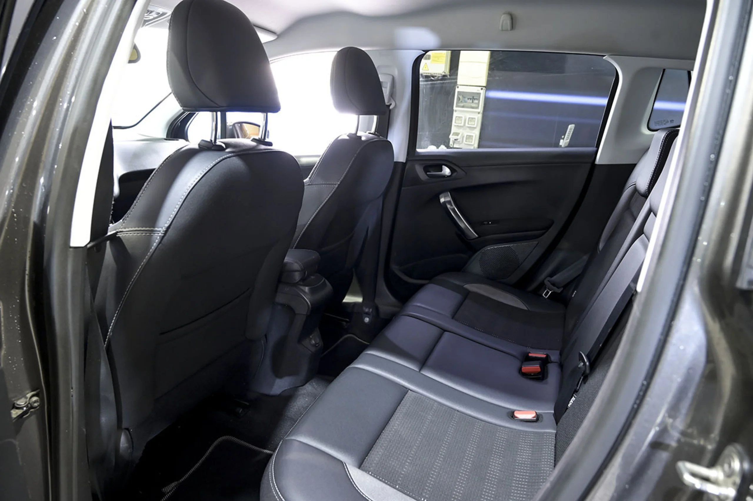 Peugeot 2008 Allure 1.6 BlueHDi 73KW 100CV - Foto 16