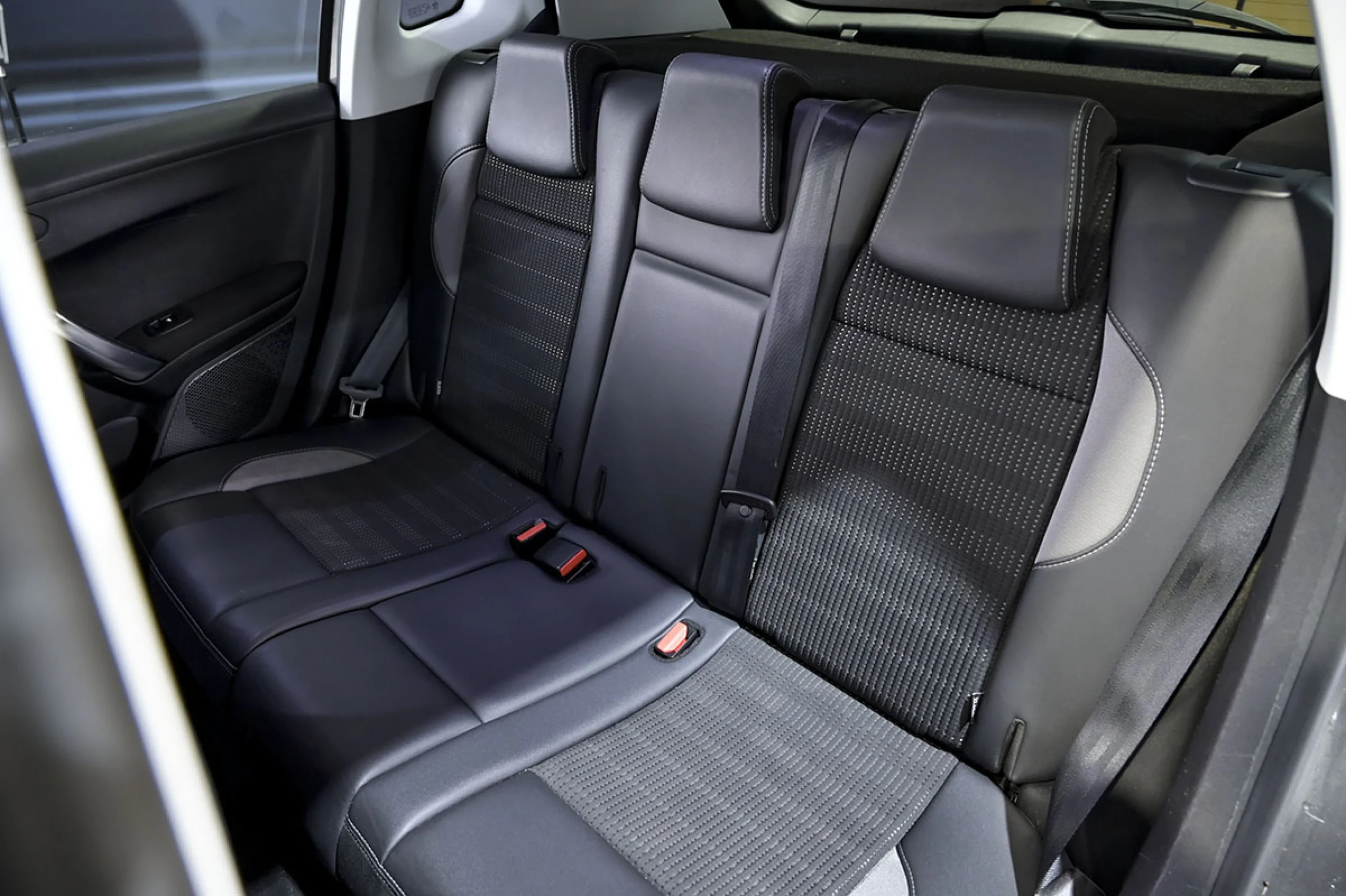 Peugeot 2008 Allure 1.6 BlueHDi 73KW 100CV - Foto 17