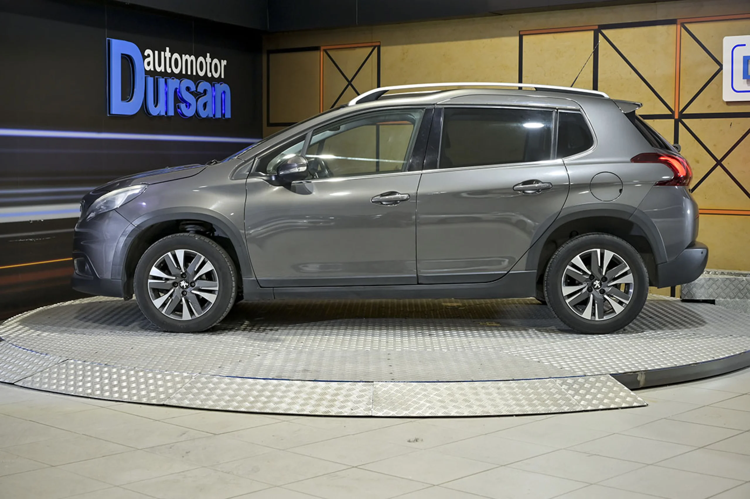 Peugeot 2008 Allure 1.6 BlueHDi 73KW 100CV - Foto 19