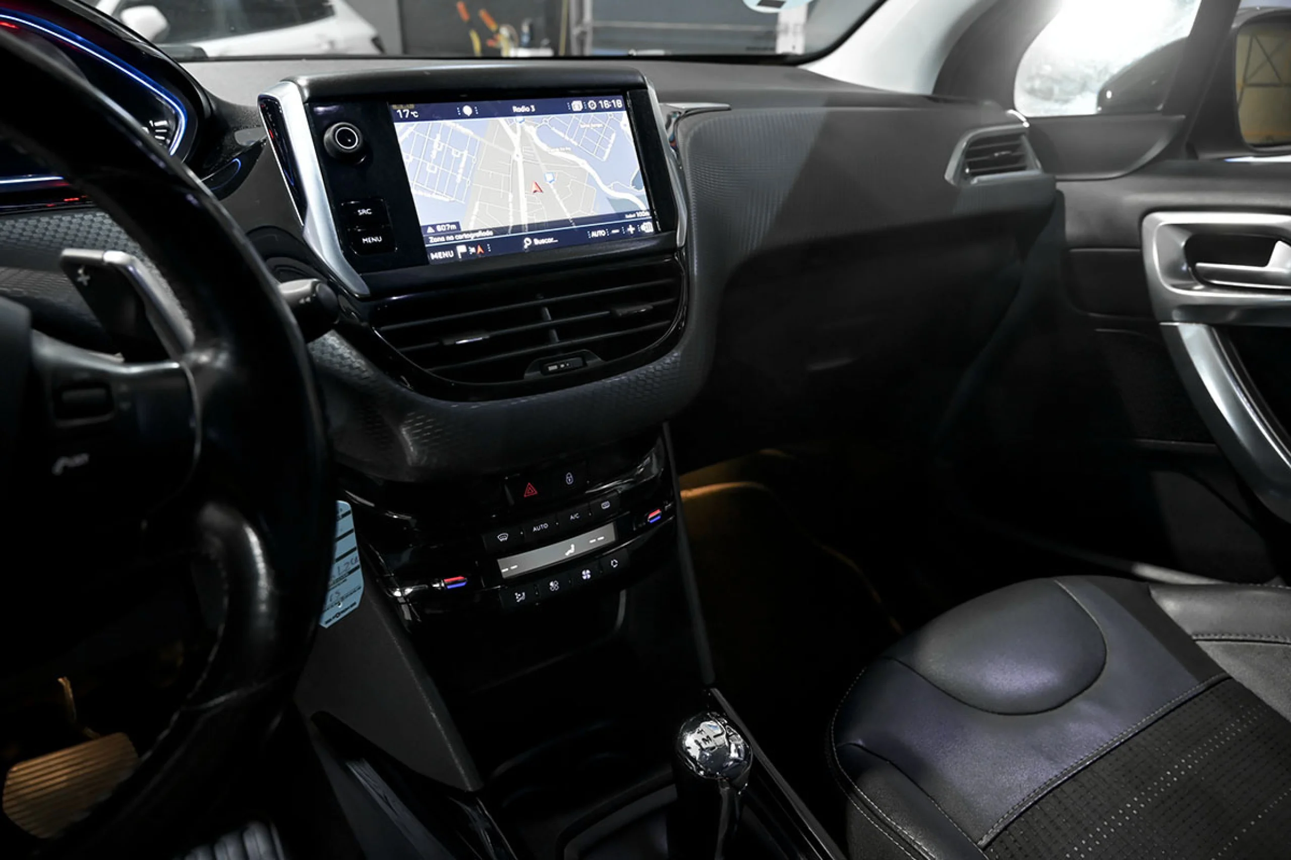 Peugeot 2008 Allure 1.6 BlueHDi 73KW 100CV - Foto 26