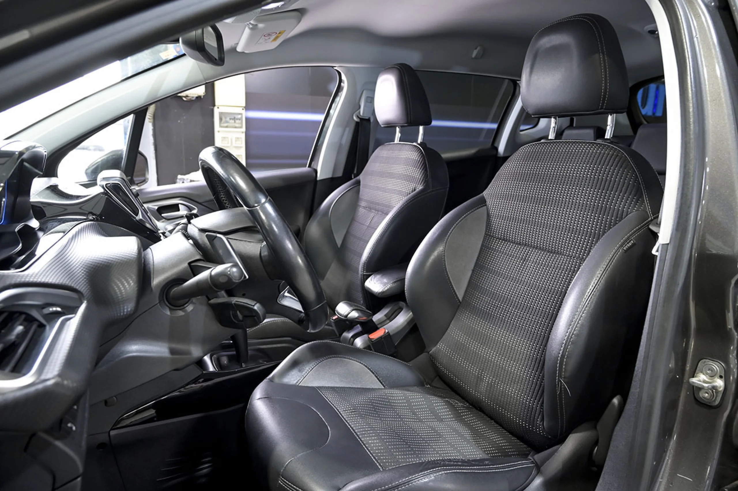 Peugeot 2008 Allure 1.6 BlueHDi 73KW 100CV - Foto 31