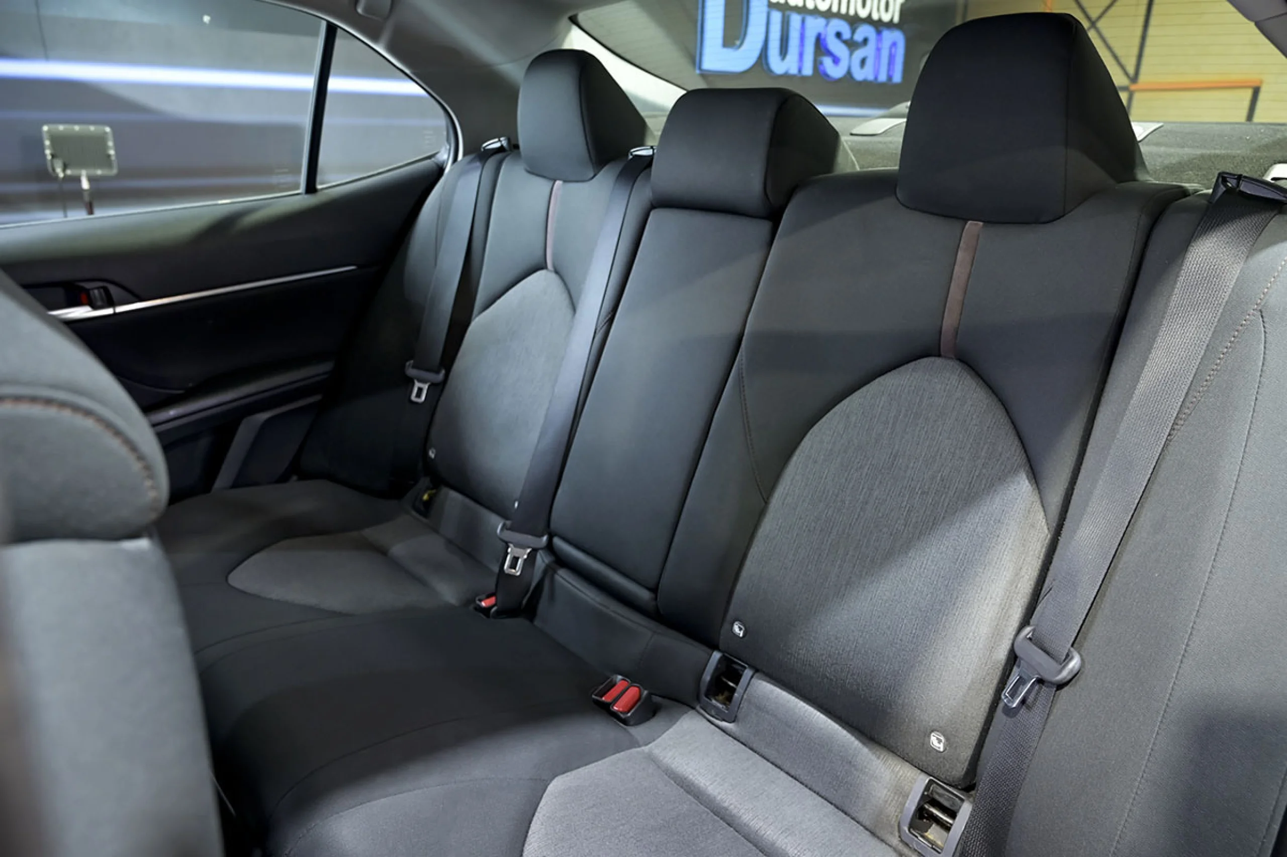 Toyota Camry 2.5 220H Advance - Foto 17