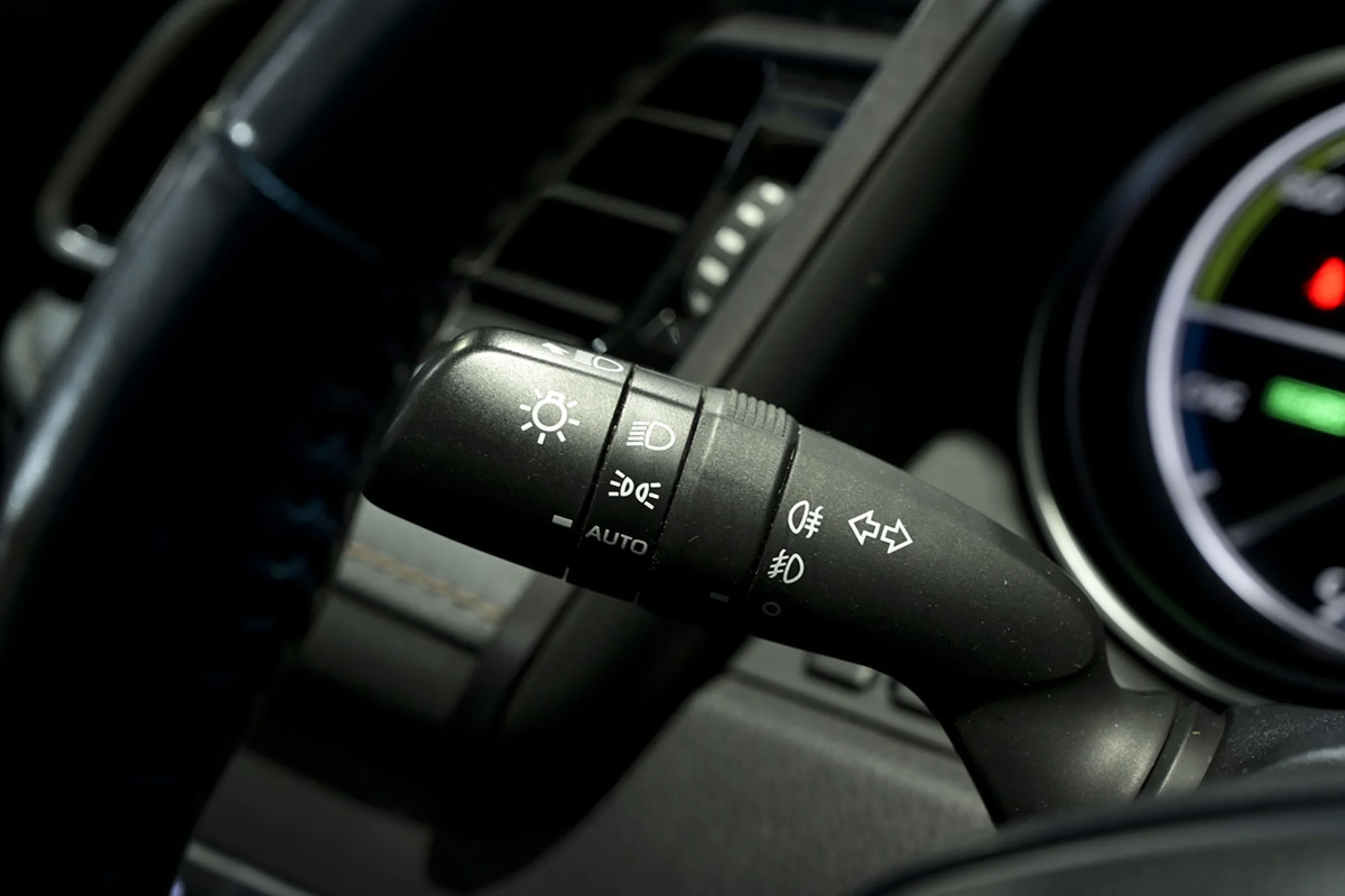 Toyota Camry 2.5 220H Advance - Foto 26