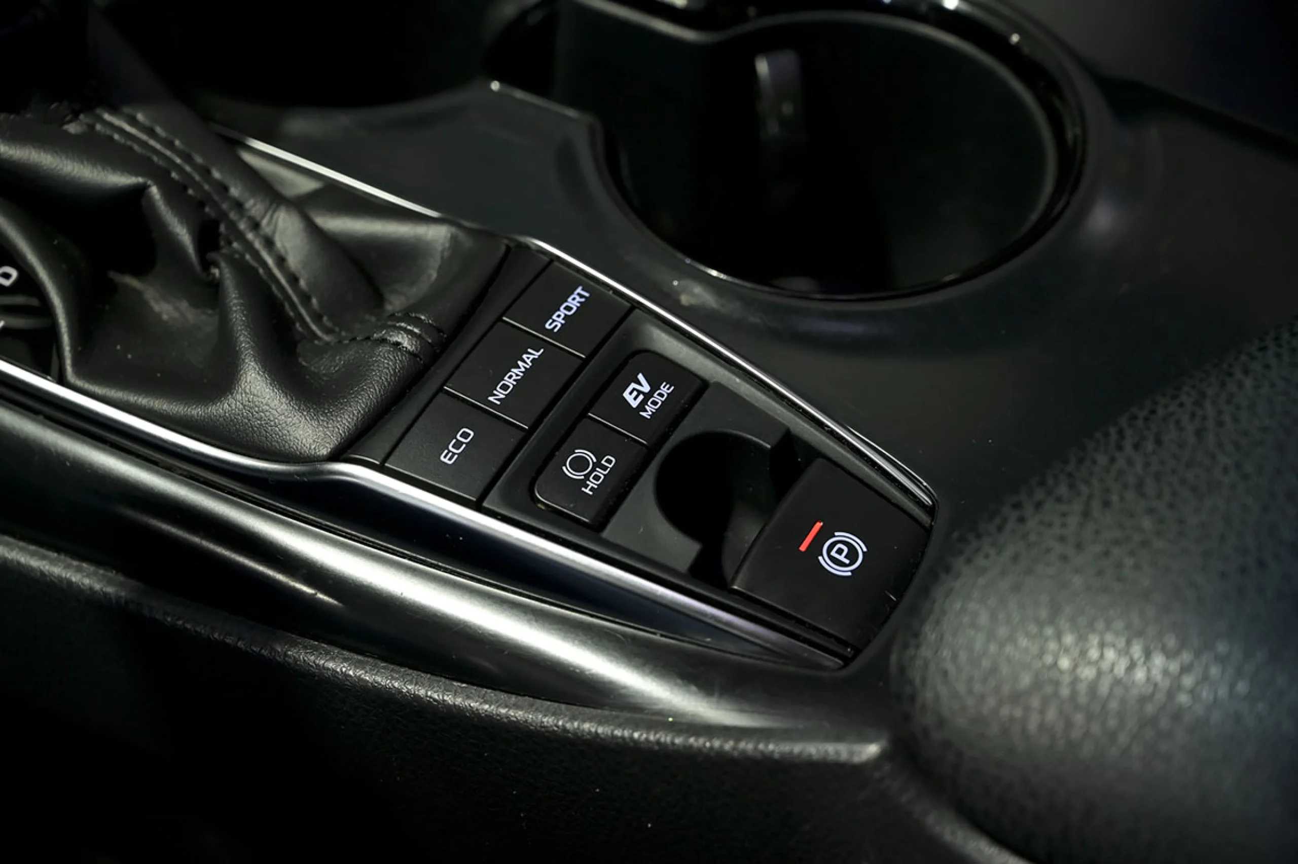 Toyota Camry 2.5 220H Advance - Foto 34