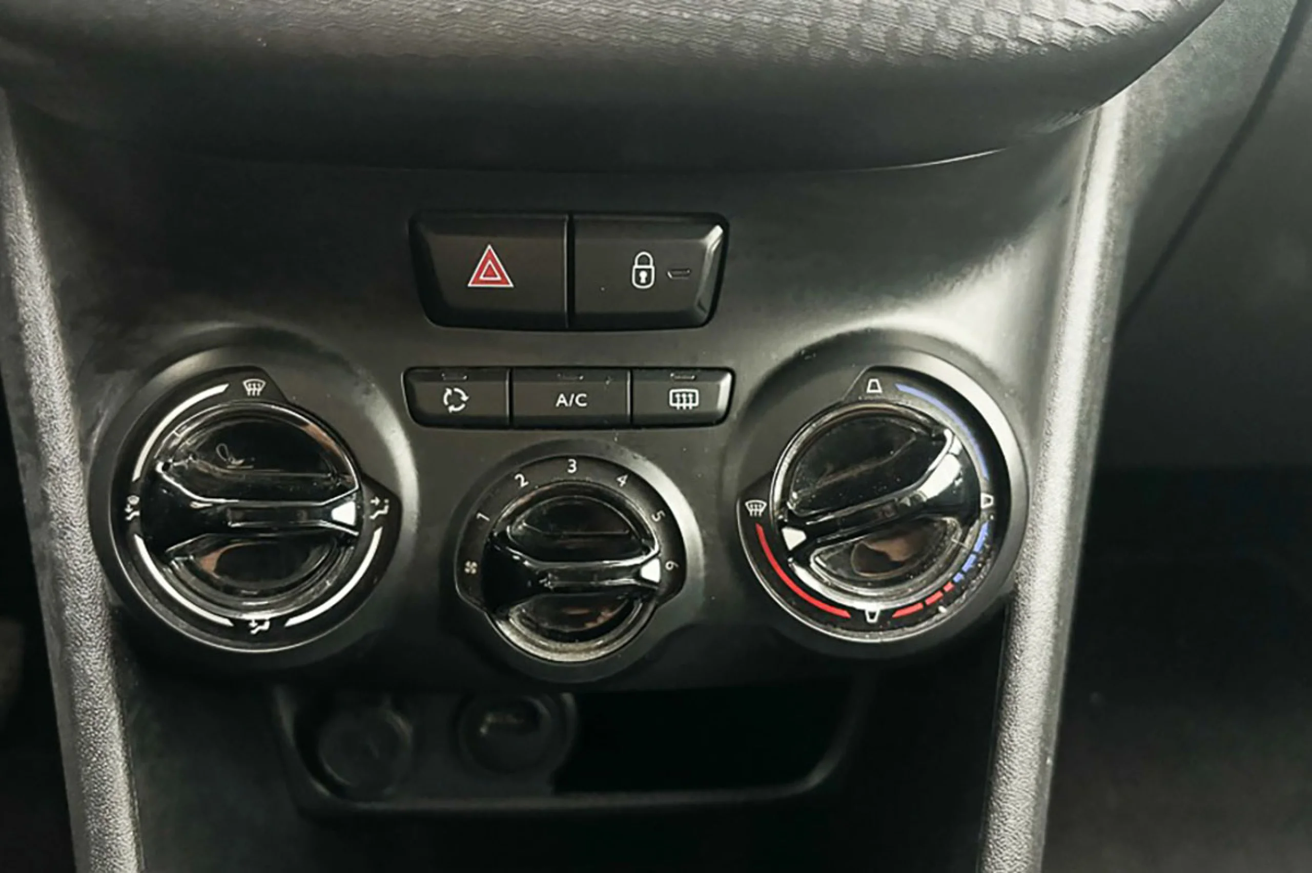 Peugeot 208 5P Signature BlueHDi 73KW 100CV - Foto 17