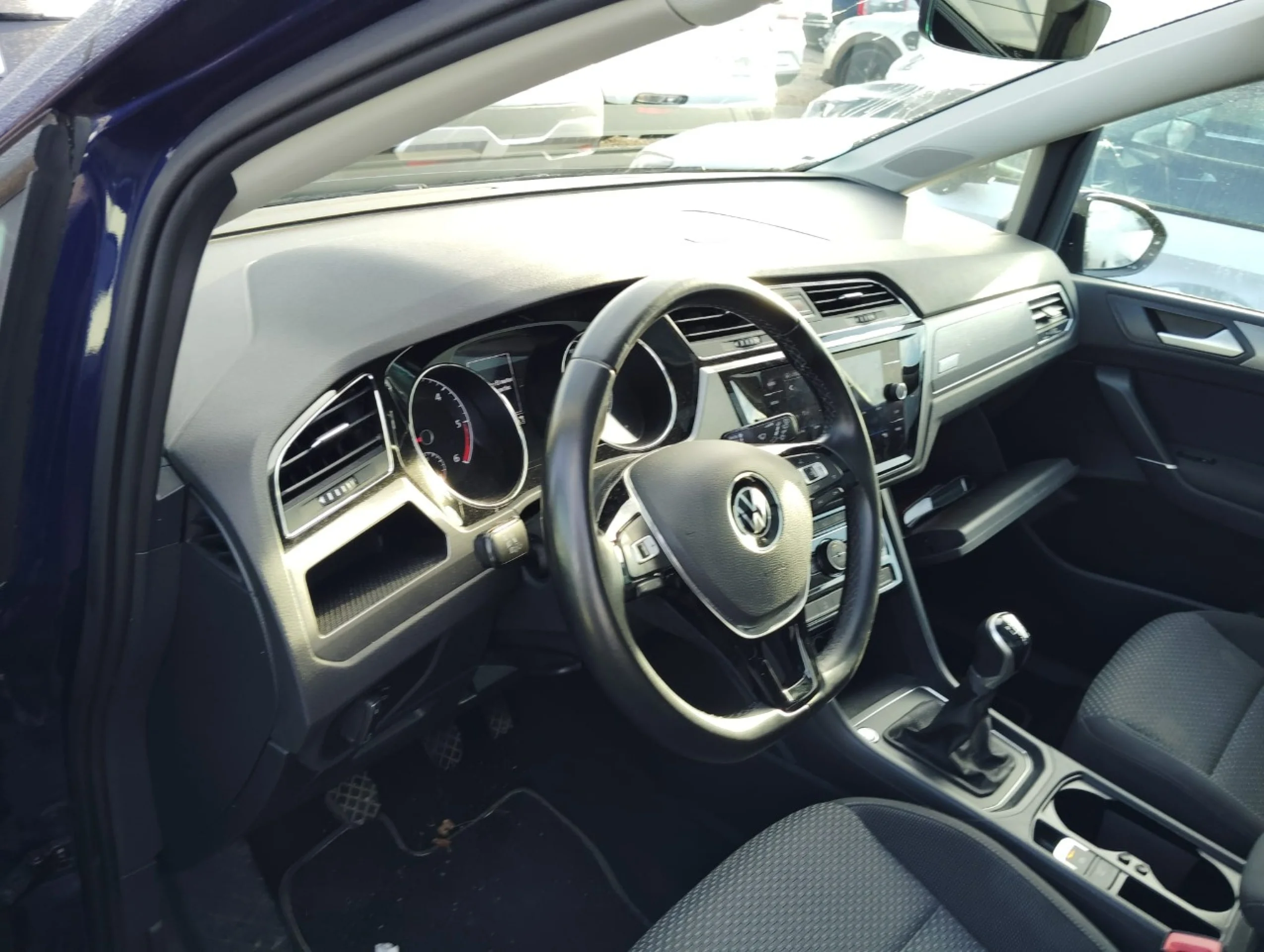 Volkswagen Touran Advance 2.0 TDI 90kW (122CV) - Foto 7