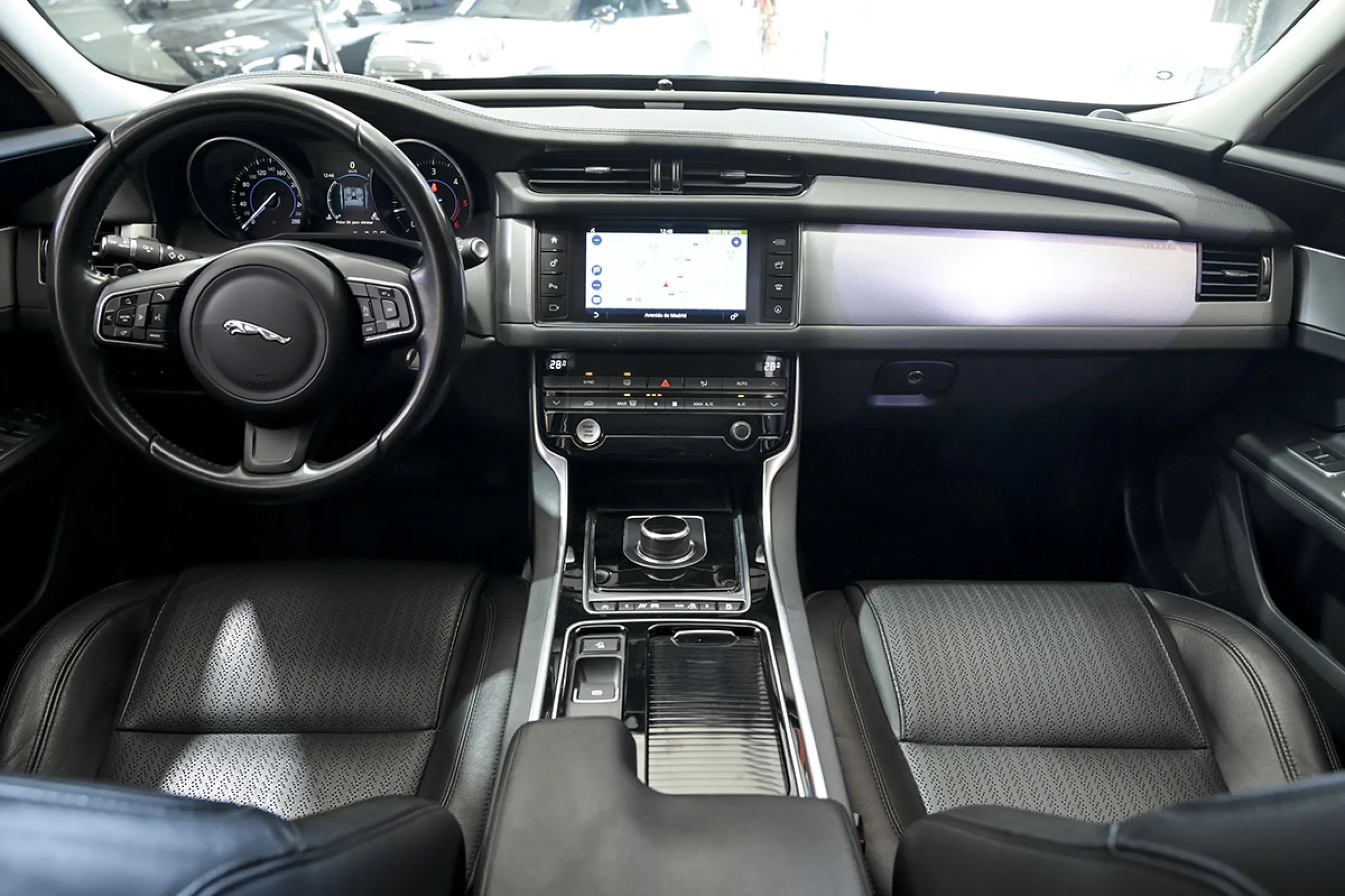 Jaguar XF 2.0D 132kW 180CV Portfolio Auto - Foto 8