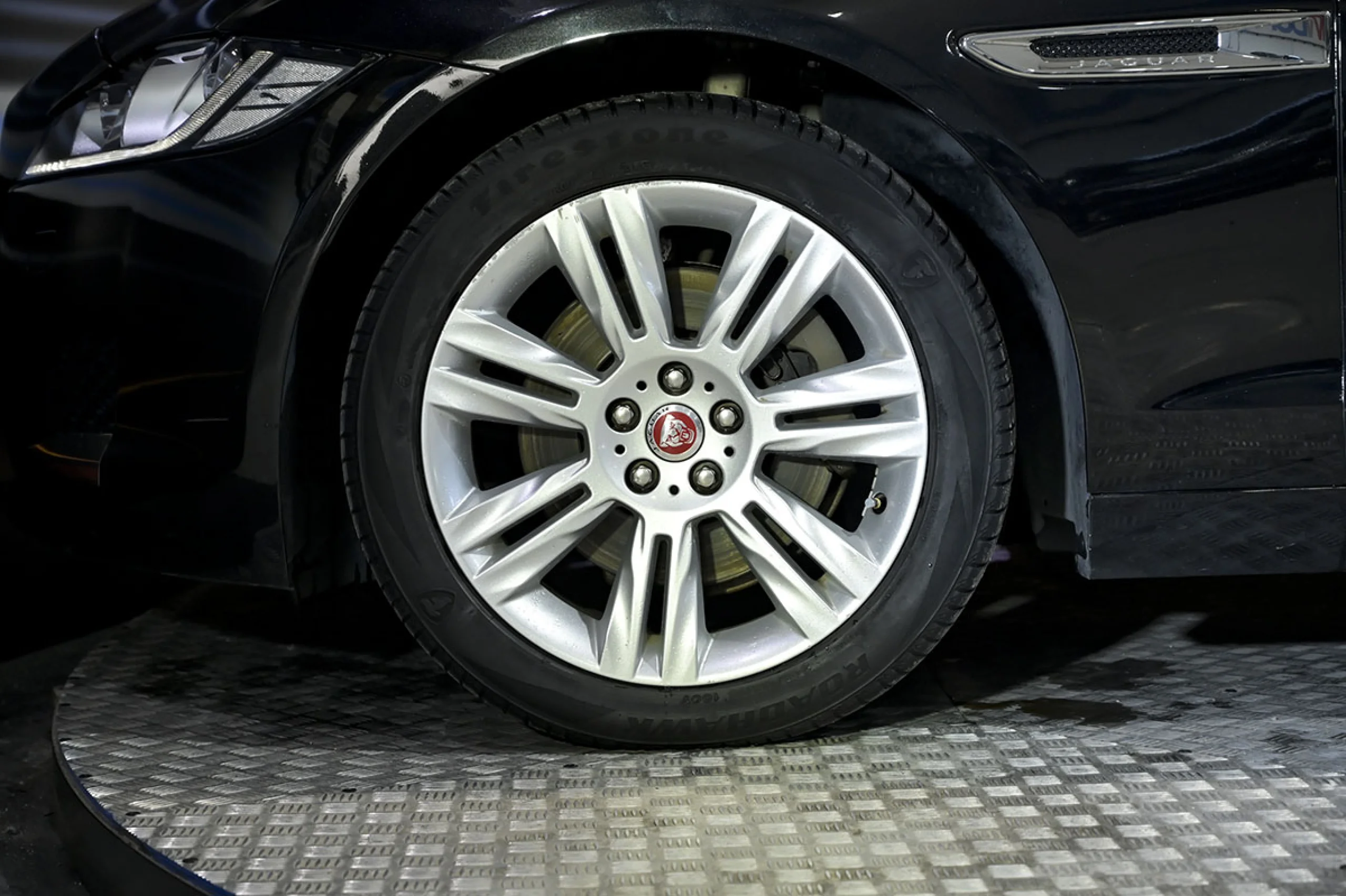 Jaguar XF 2.0D 132kW 180CV Portfolio Auto - Foto 14