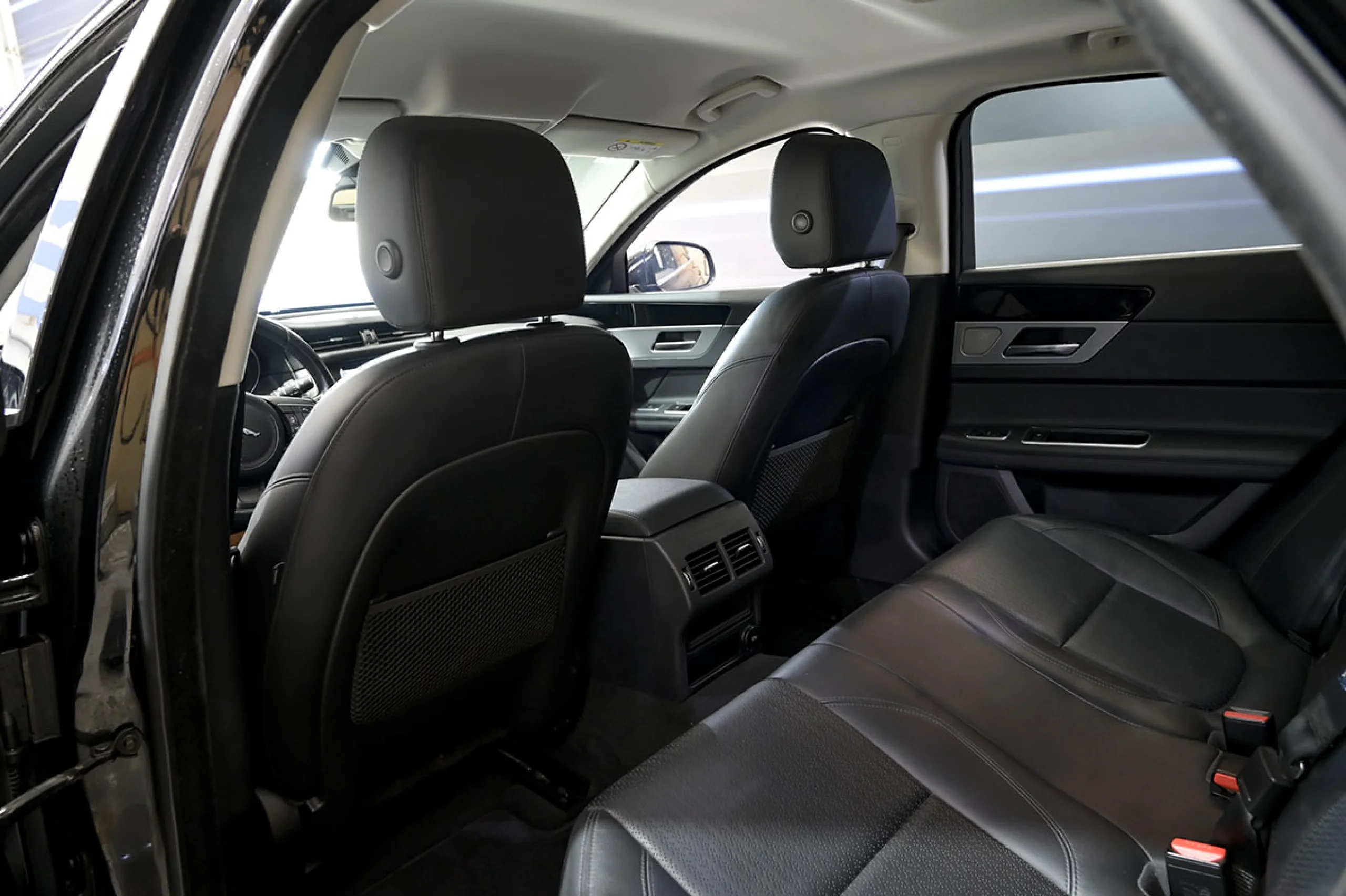 Jaguar XF 2.0D 132kW 180CV Portfolio Auto - Foto 16