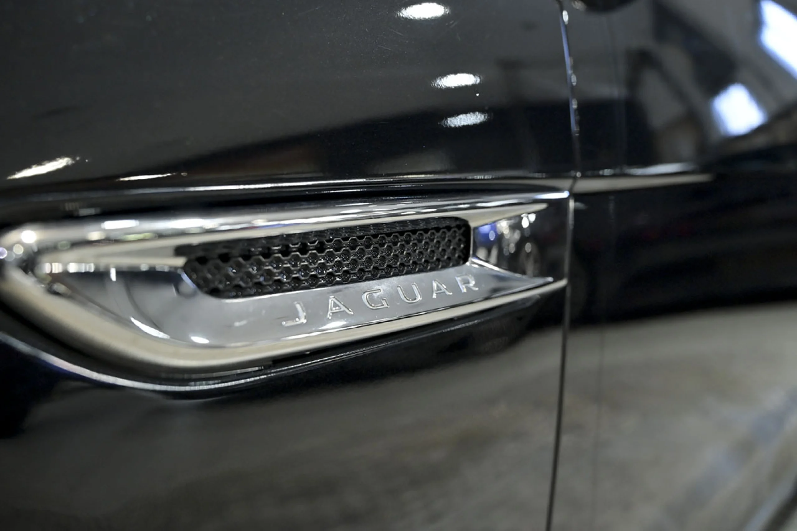 Jaguar XF 2.0D 132kW 180CV Portfolio Auto - Foto 19