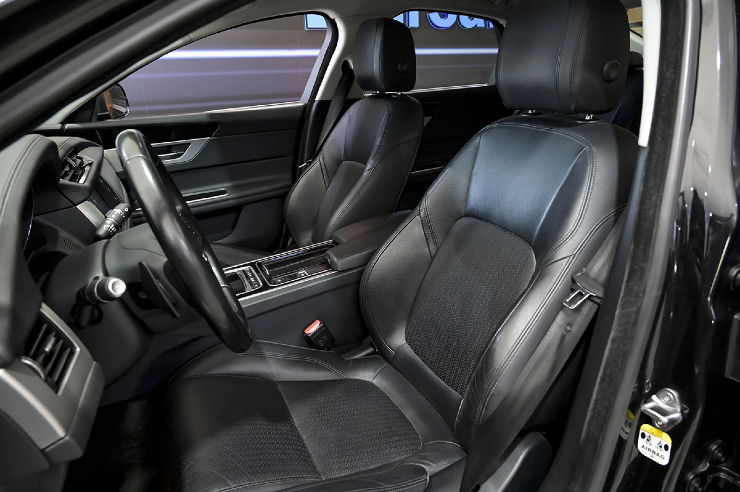 Jaguar XF 2.0D 132kW 180CV Portfolio Auto - Foto 25