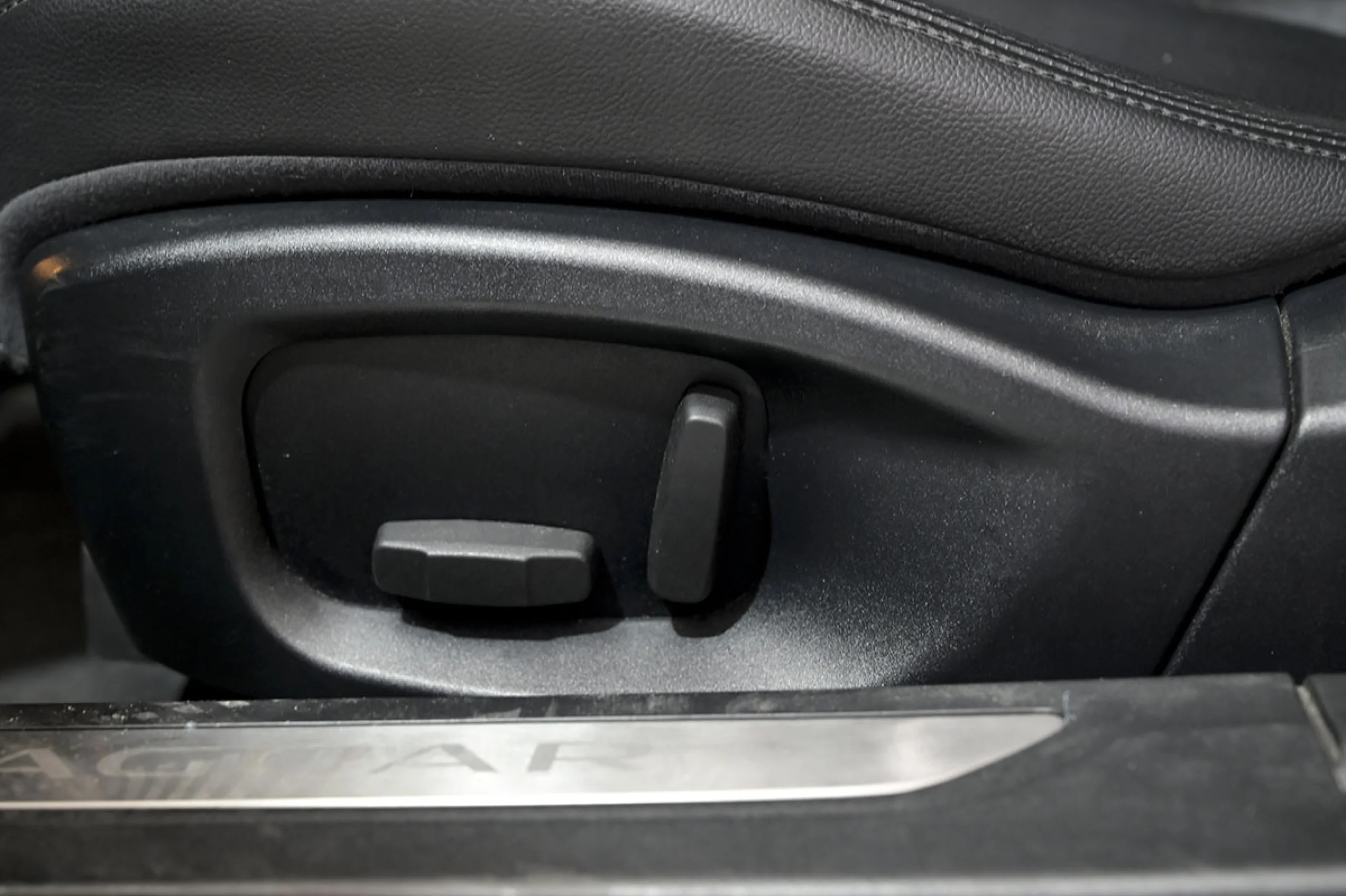 Jaguar XF 2.0D 132kW 180CV Portfolio Auto - Foto 26