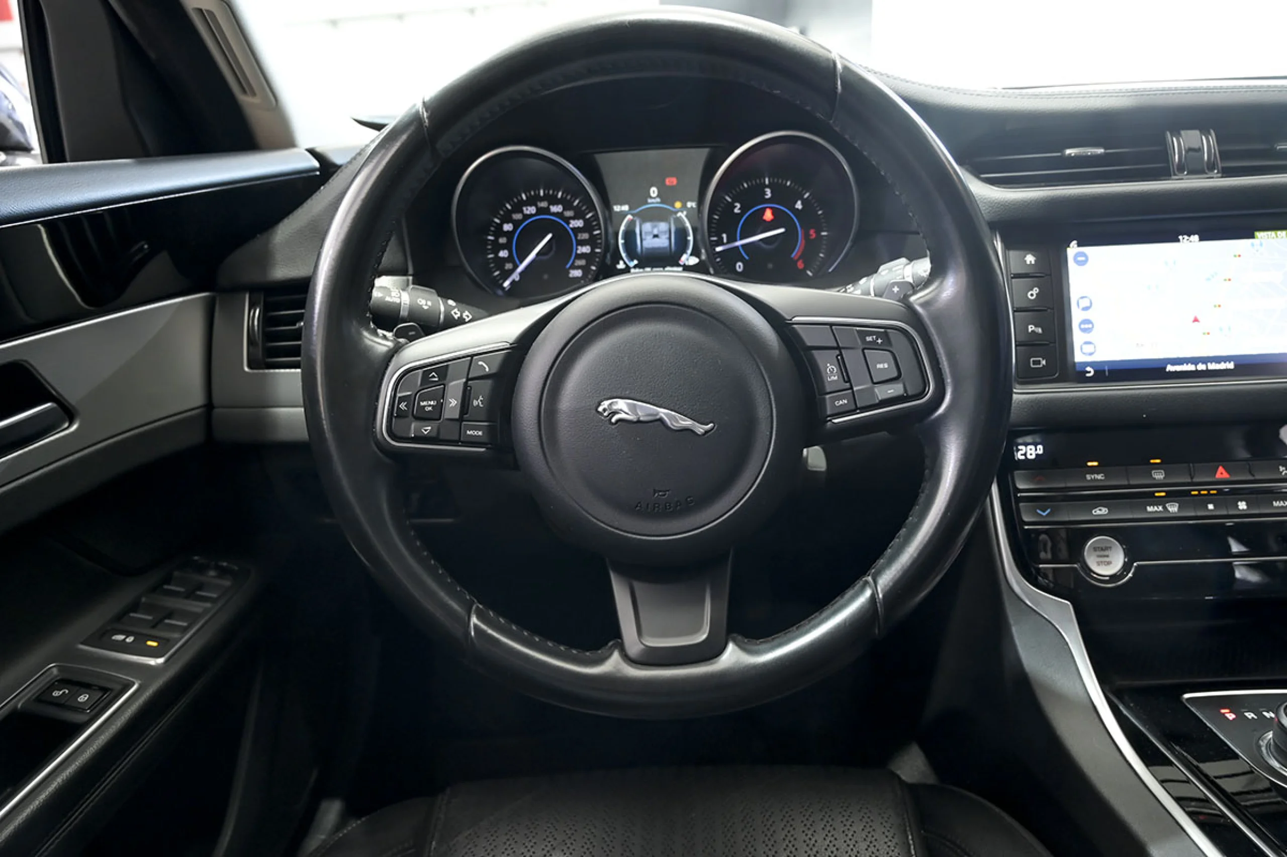 Jaguar XF 2.0D 132kW 180CV Portfolio Auto - Foto 28