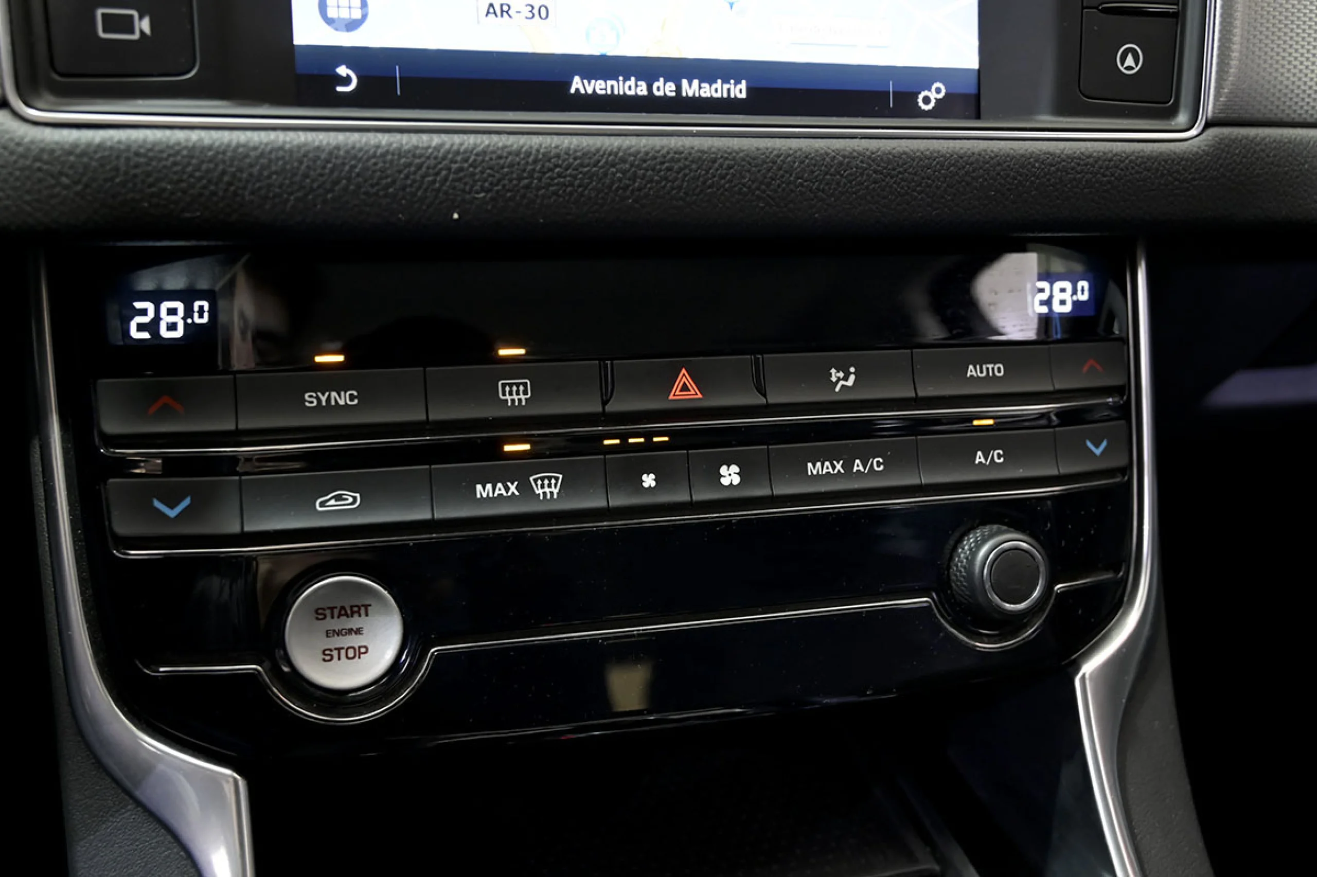 Jaguar XF 2.0D 132kW 180CV Portfolio Auto - Foto 36