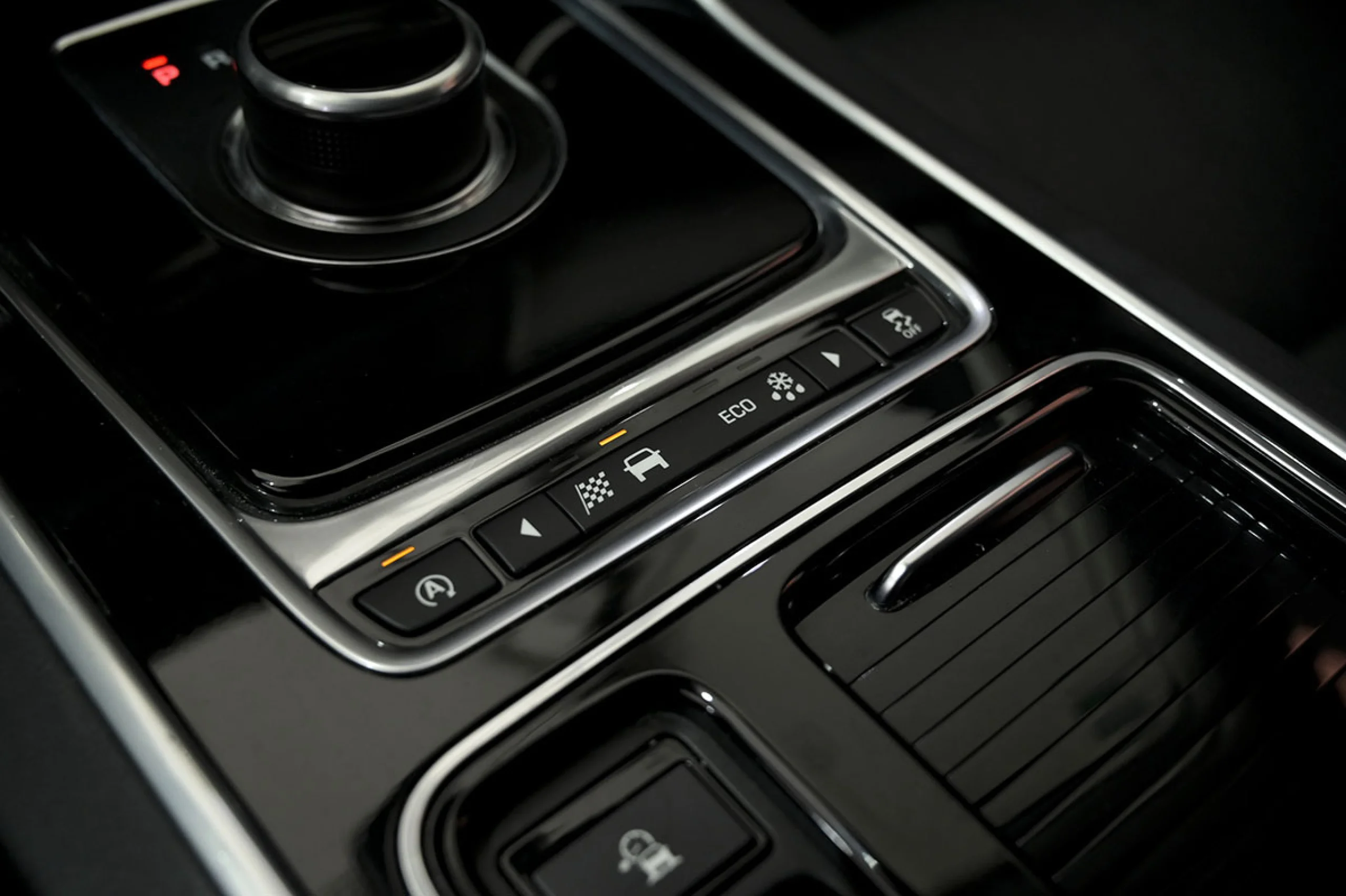 Jaguar XF 2.0D 132kW 180CV Portfolio Auto - Foto 39