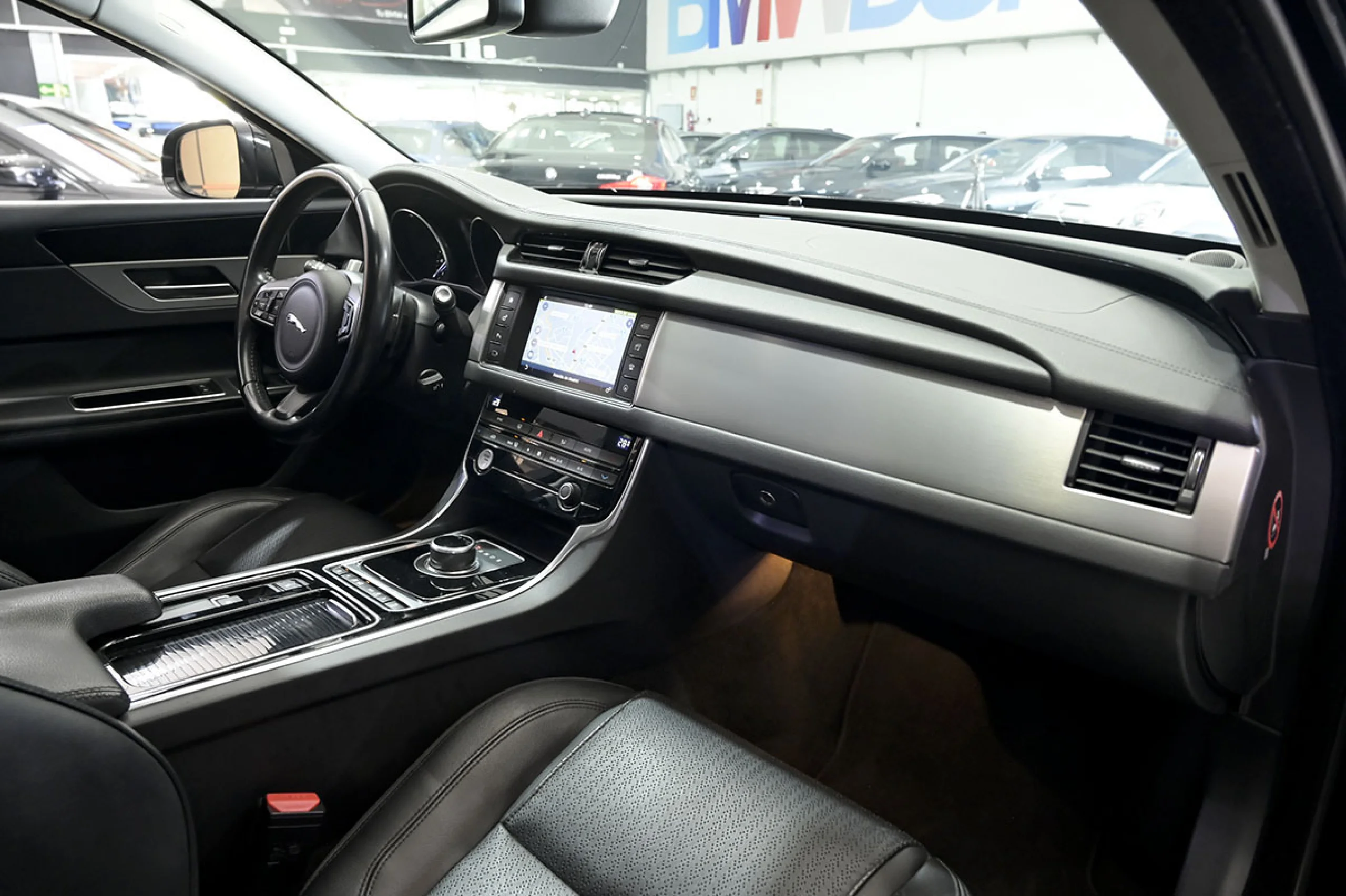 Jaguar XF 2.0D 132kW 180CV Portfolio Auto - Foto 42