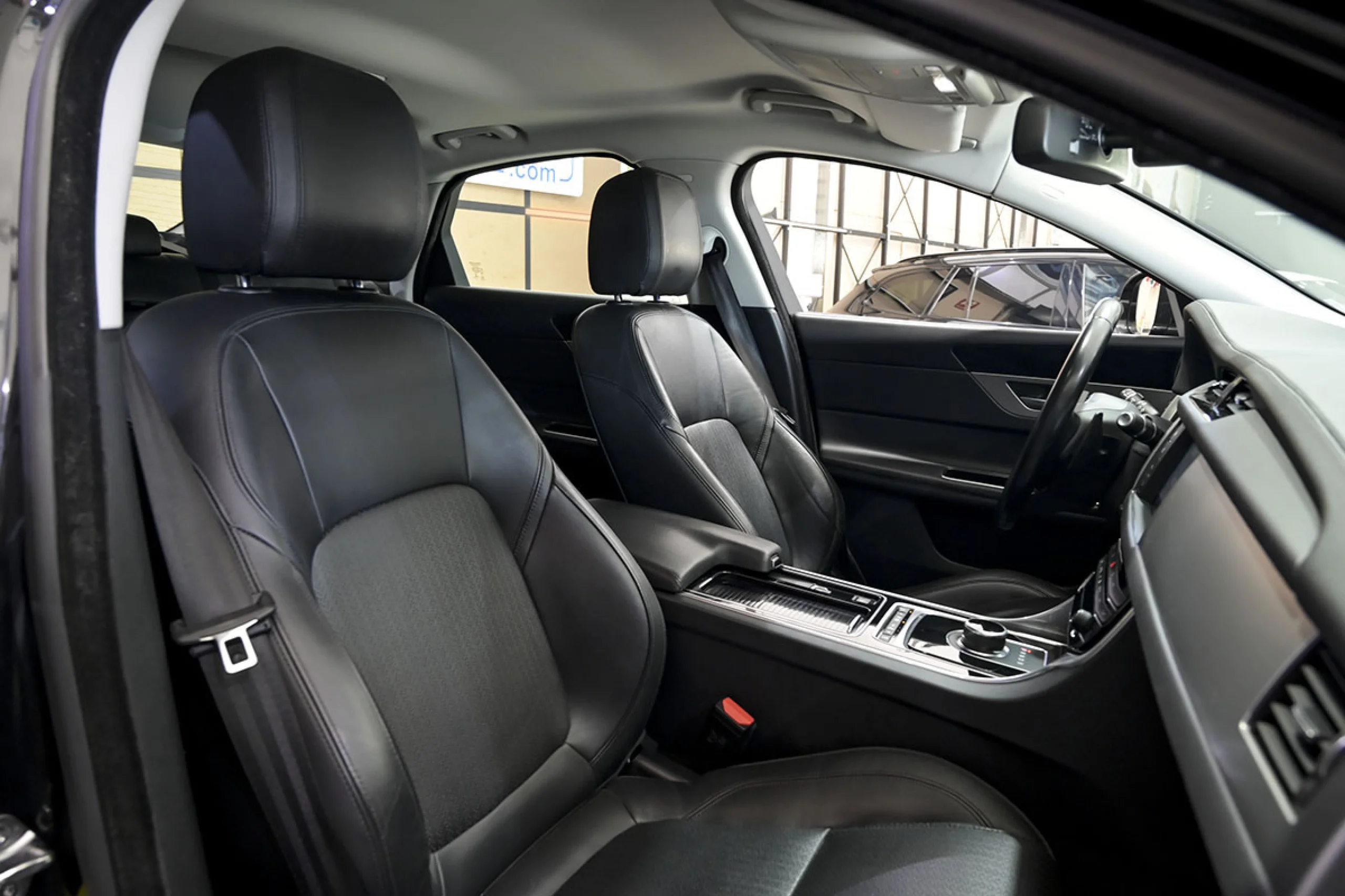 Jaguar XF 2.0D 132kW 180CV Portfolio Auto - Foto 43