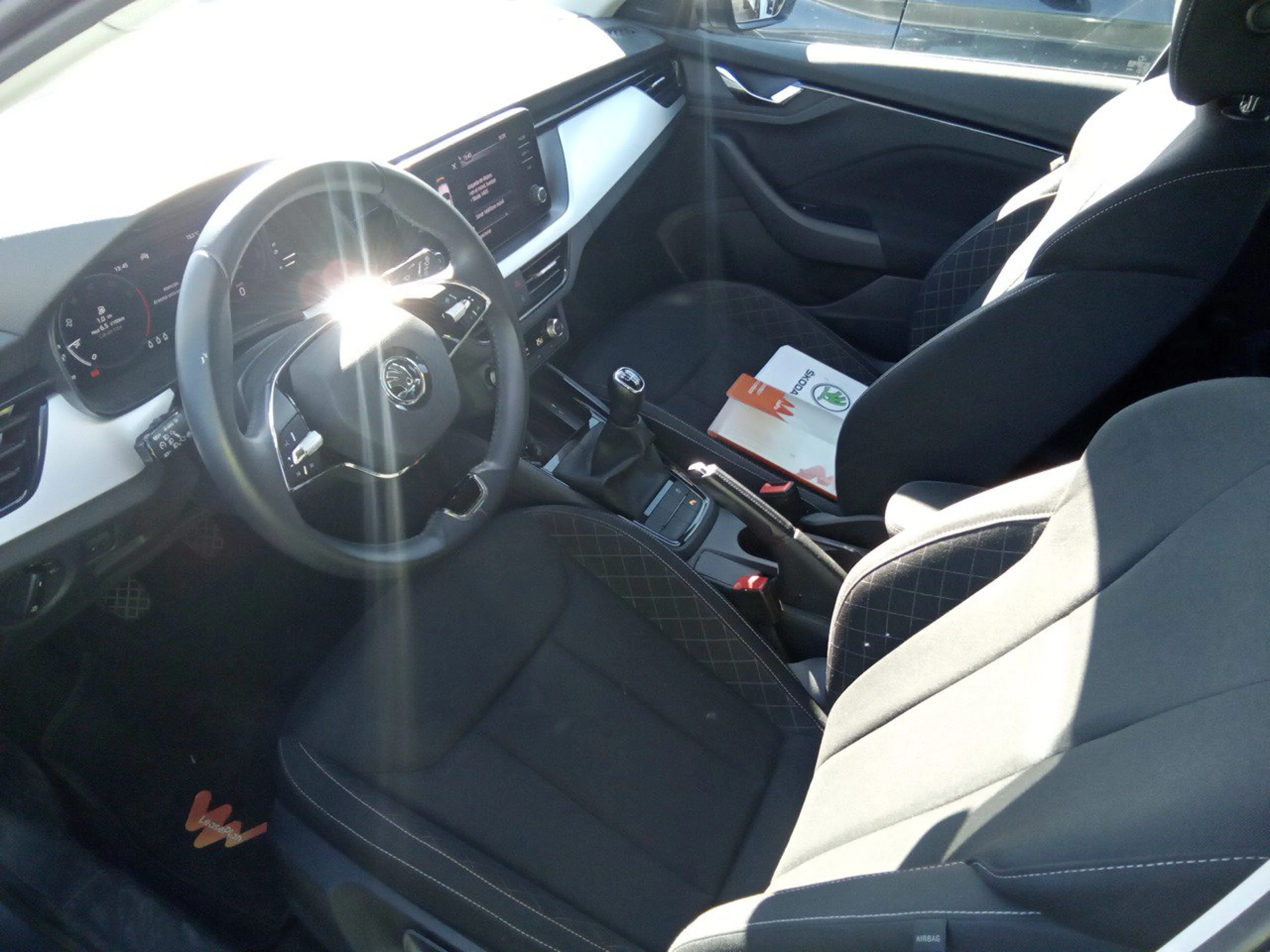 Skoda Kamiq 1.0 TSI 81kW (110CV) Emotion - Foto 7