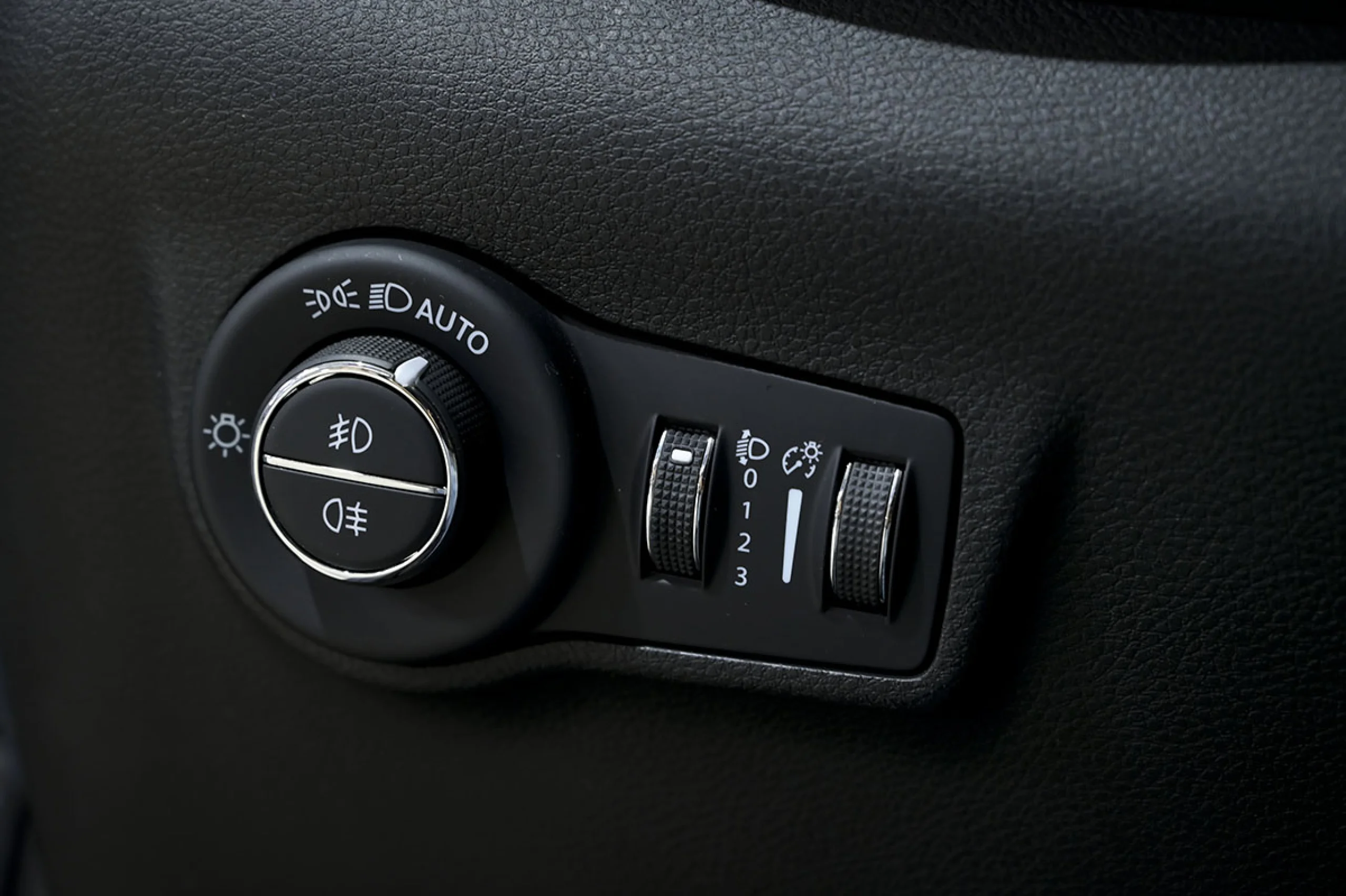 Jeep Compass 1.6 Mjet 96kW 130CV Limited FWD - Foto 22