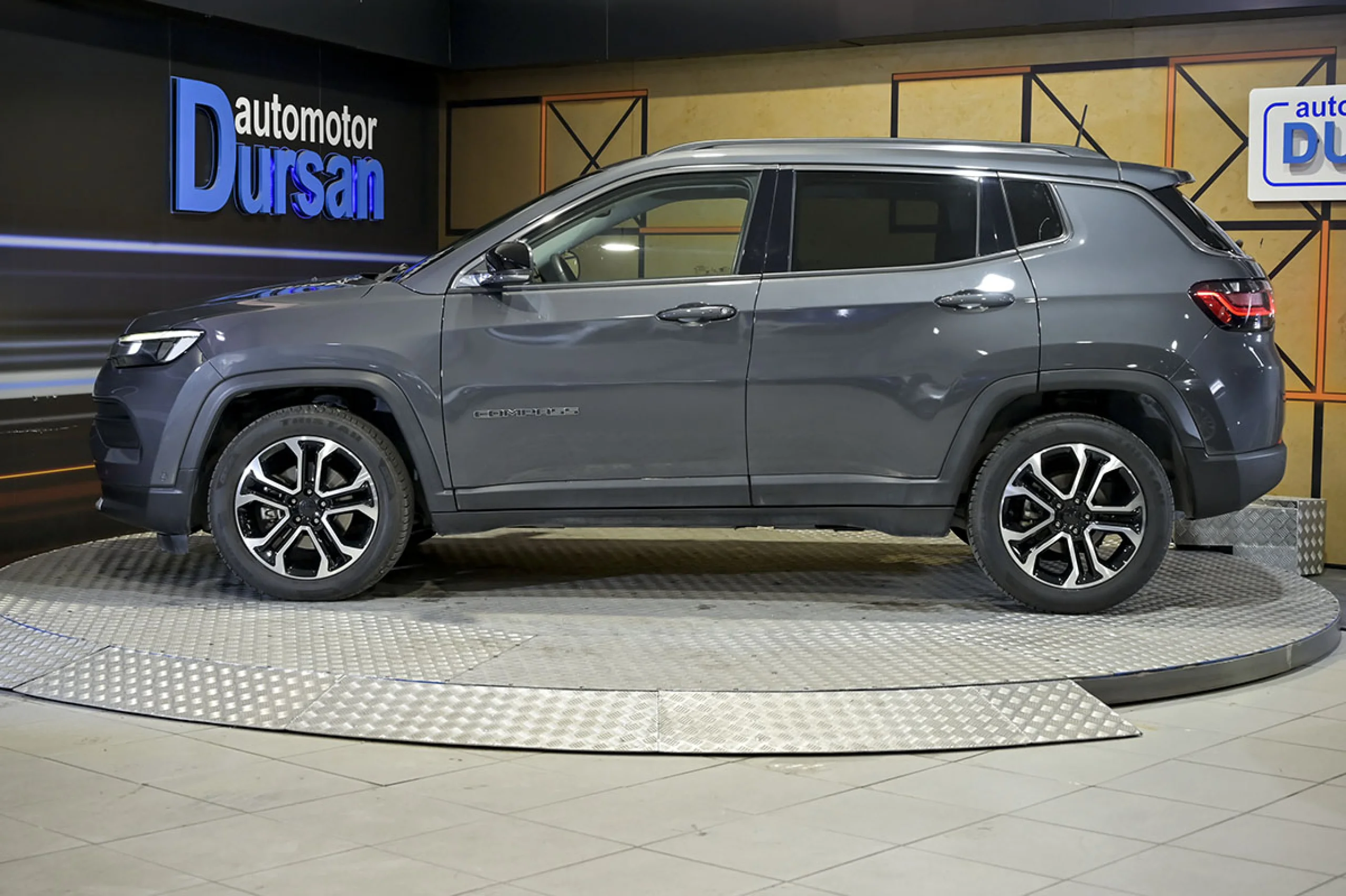 Jeep Compass 1.6 Mjet 96kW 130CV Limited FWD - Foto 17