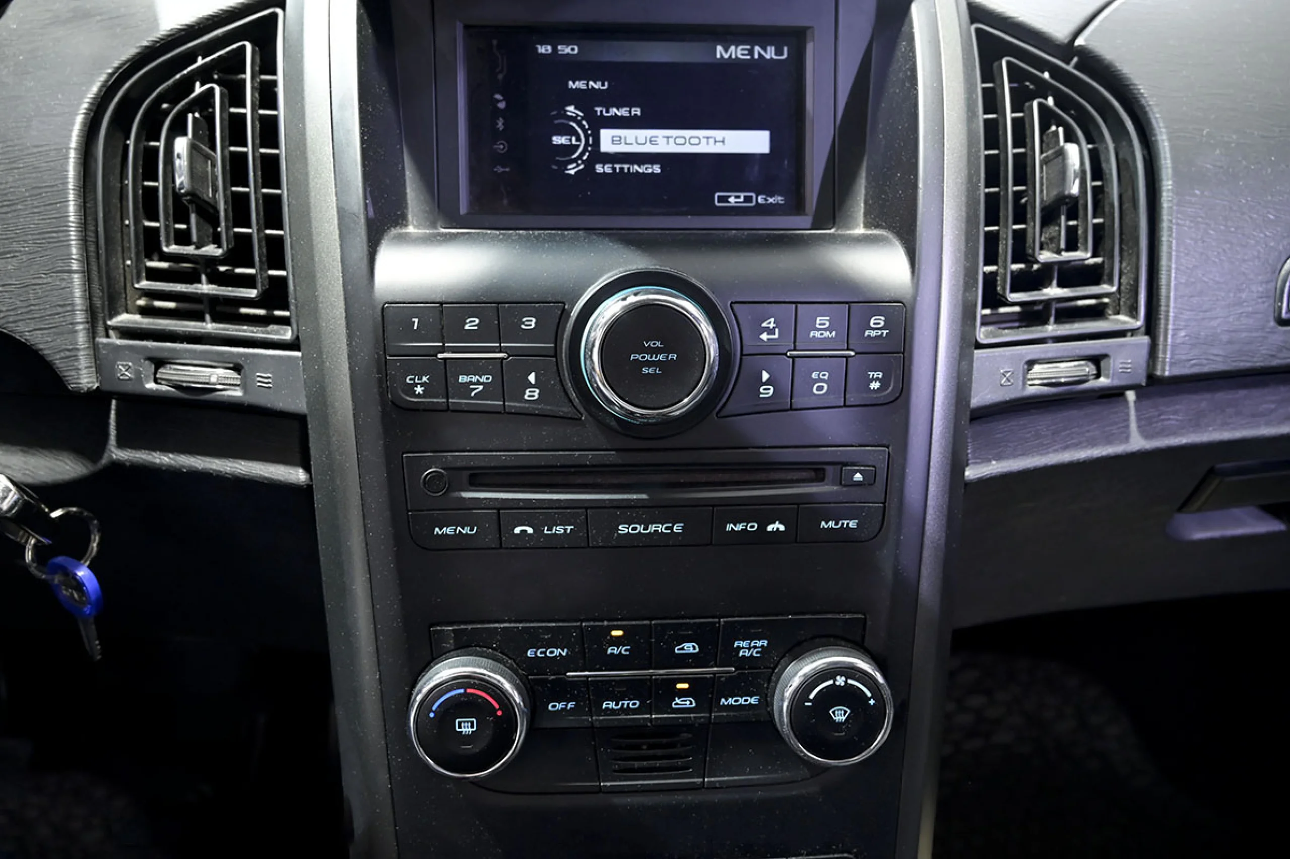 Mahindra XUV500 FWD 4X2 W6 - Foto 22