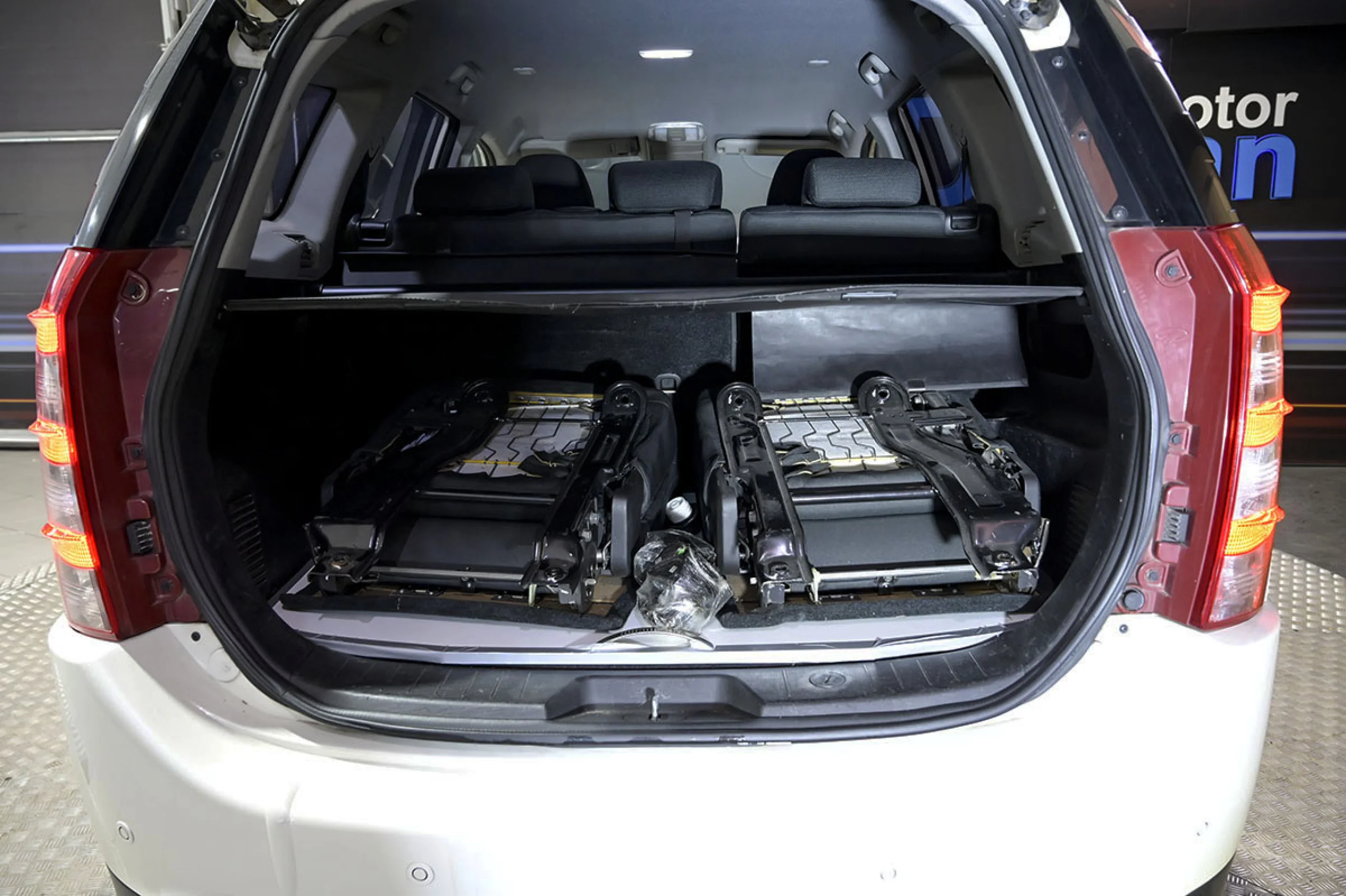 Mahindra XUV500 FWD 4X2 W6 - Foto 16