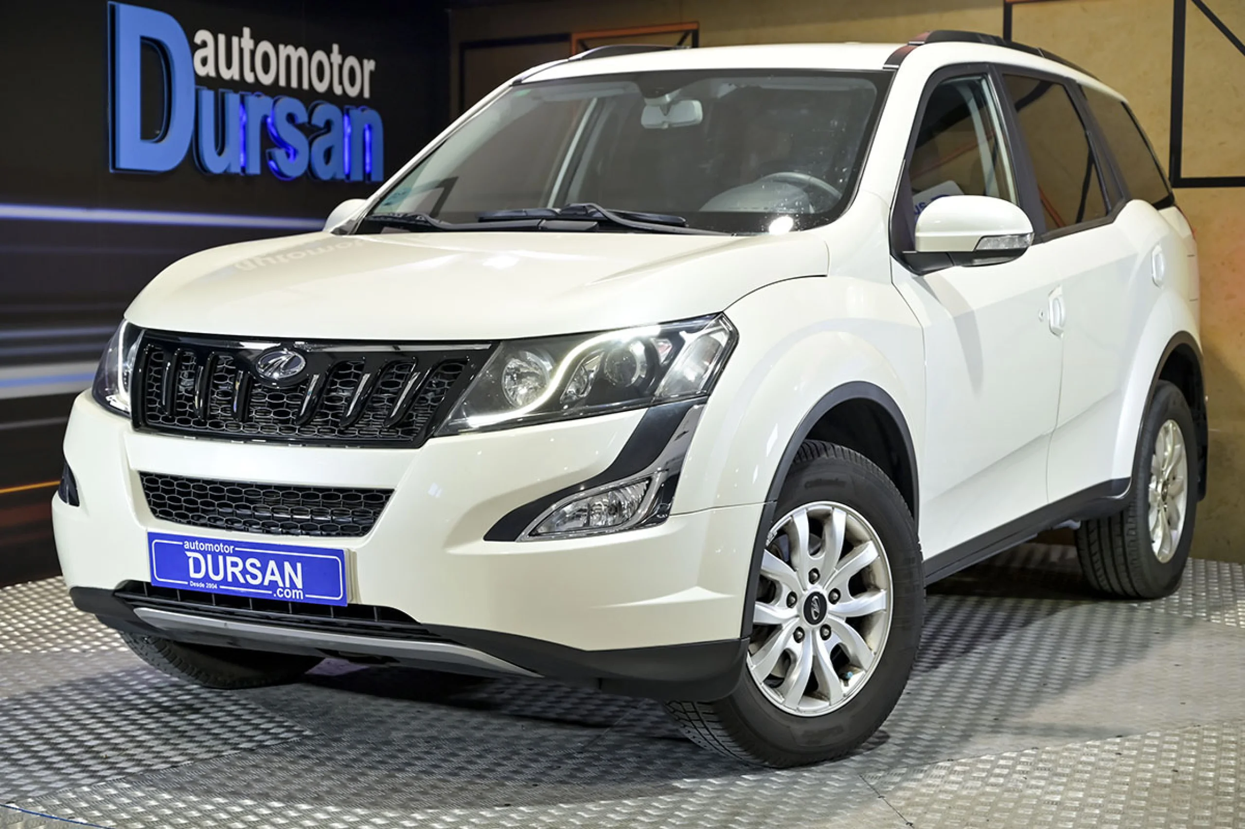 Mahindra XUV500 FWD 4X2 W6 - Foto 1