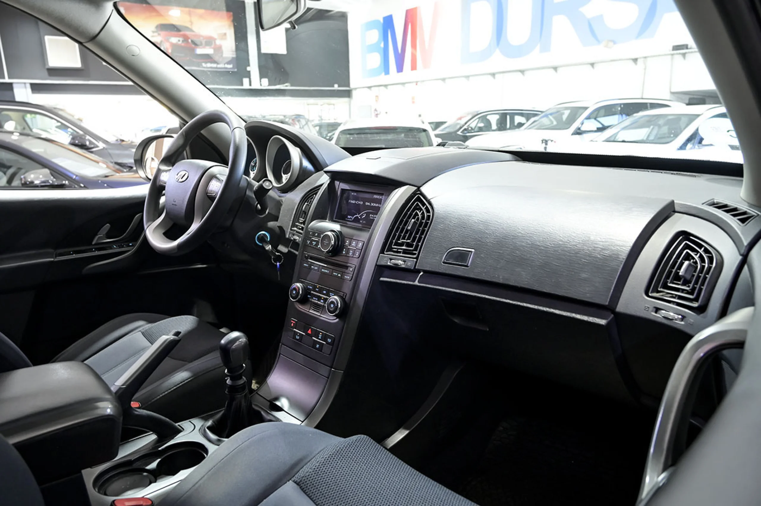 Mahindra XUV500 FWD 4X2 W6 - Foto 29