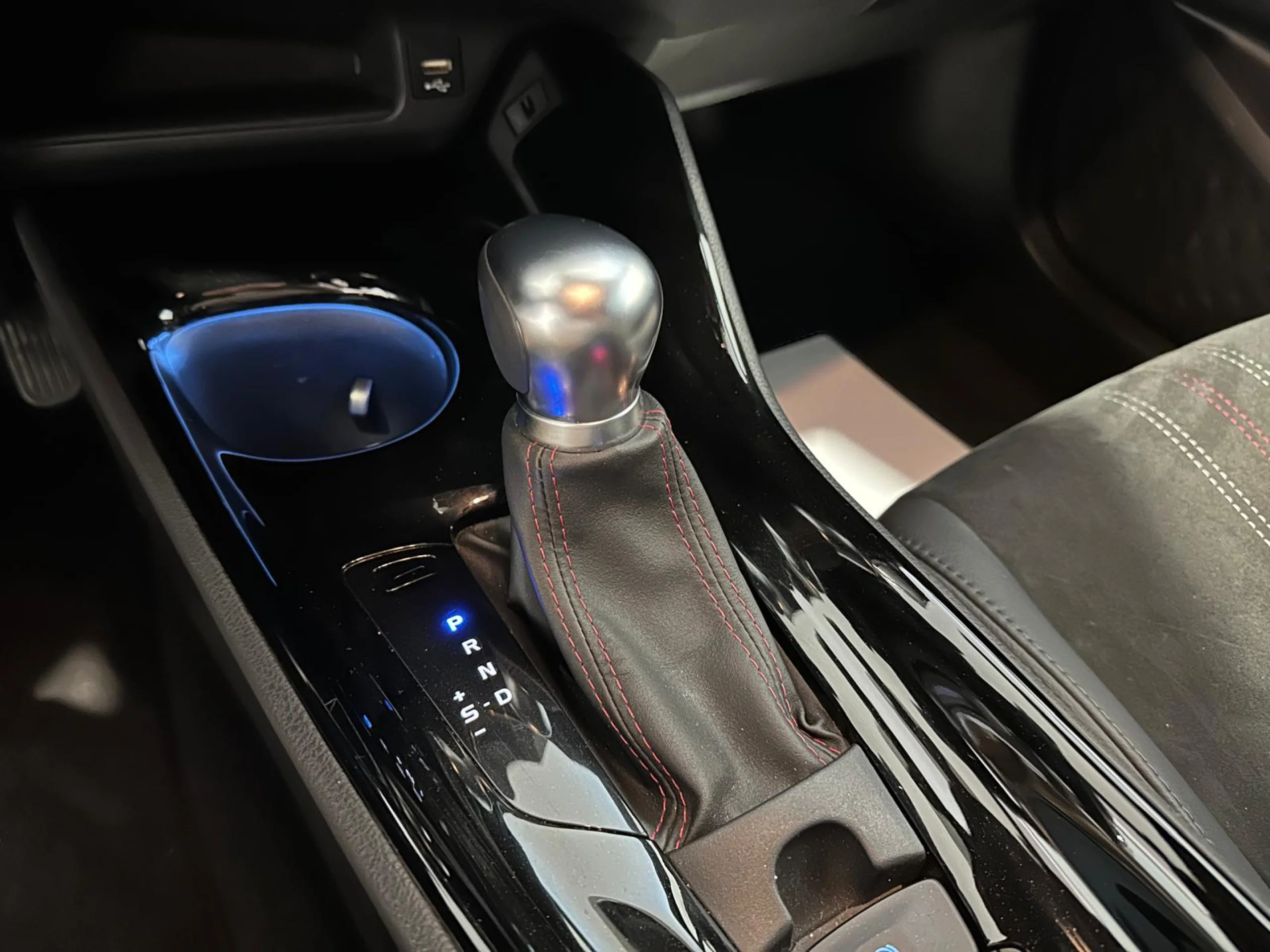 Toyota C-HR 2.0 180h GR Sport - Foto 18