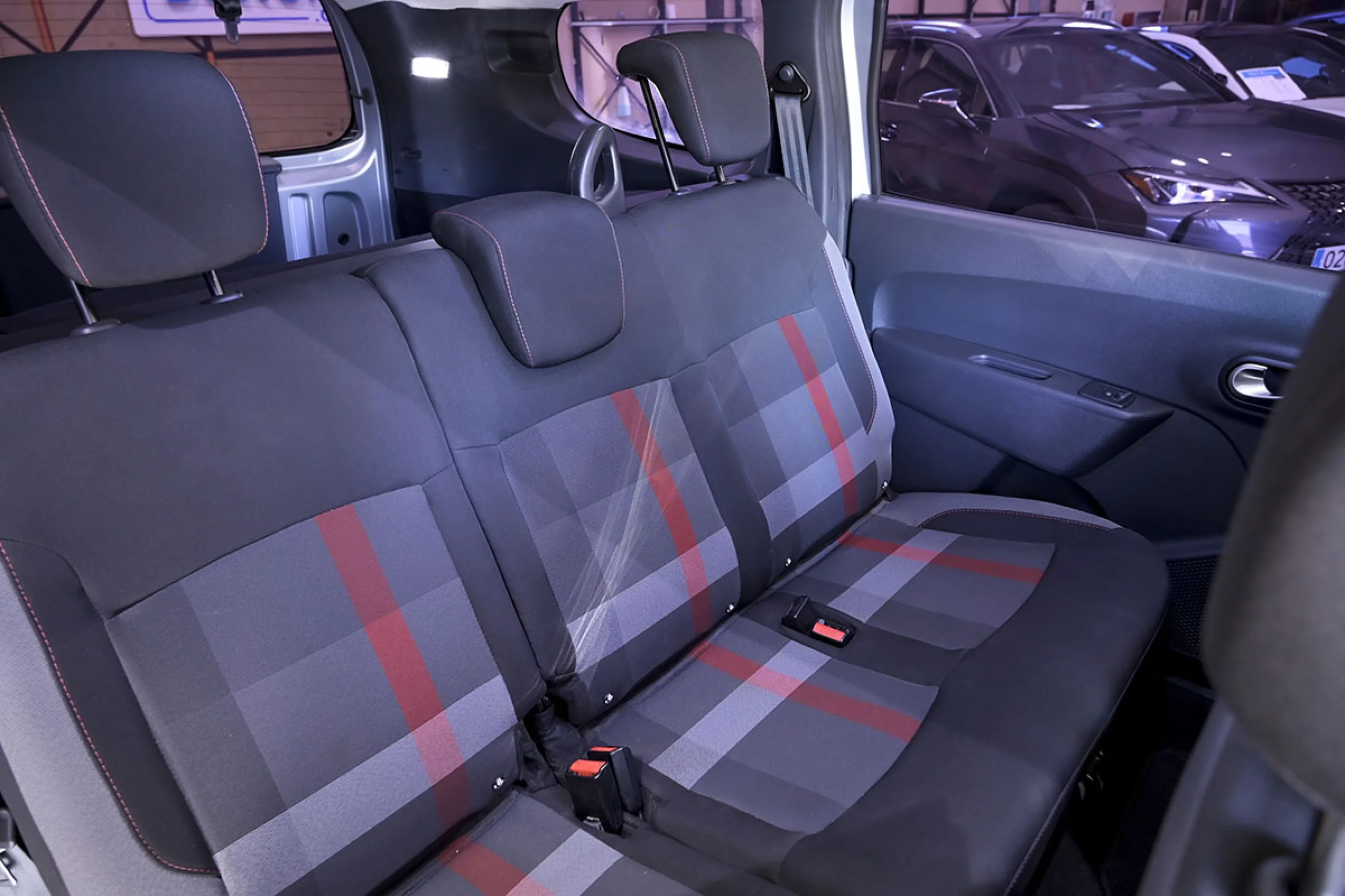 Dacia Lodgy SL Xplore Blue dCi 85kW115CV 5Pl  18 - Foto 18