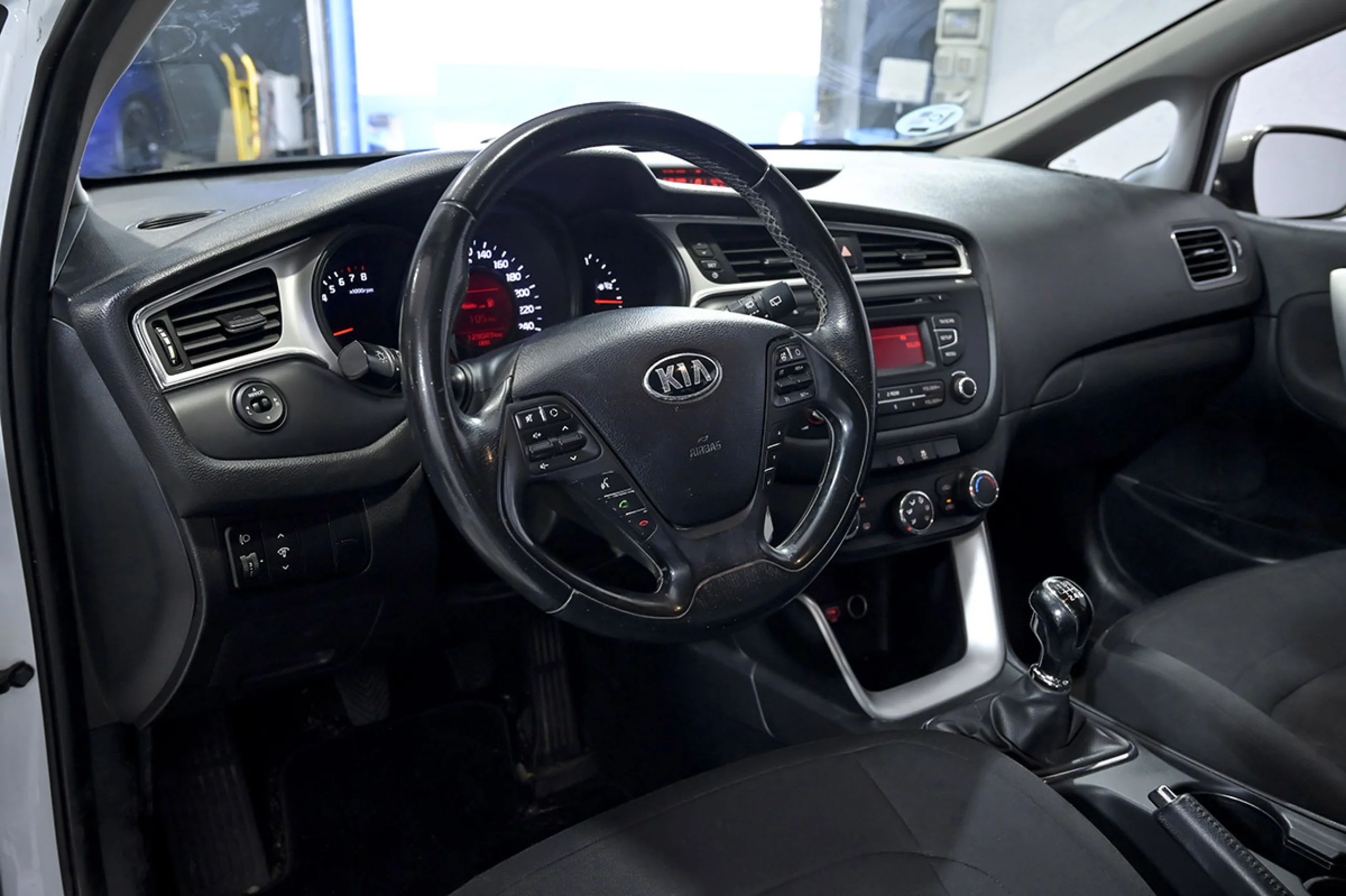 Kia Ceed cee d 1.4 CVVT 74kW 100CV Drive - Foto 6