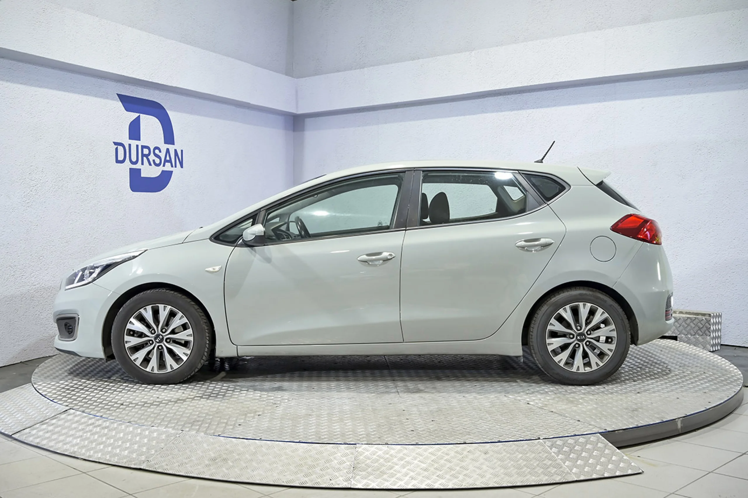 Kia Ceed cee d 1.4 CVVT 74kW 100CV Drive - Foto 19