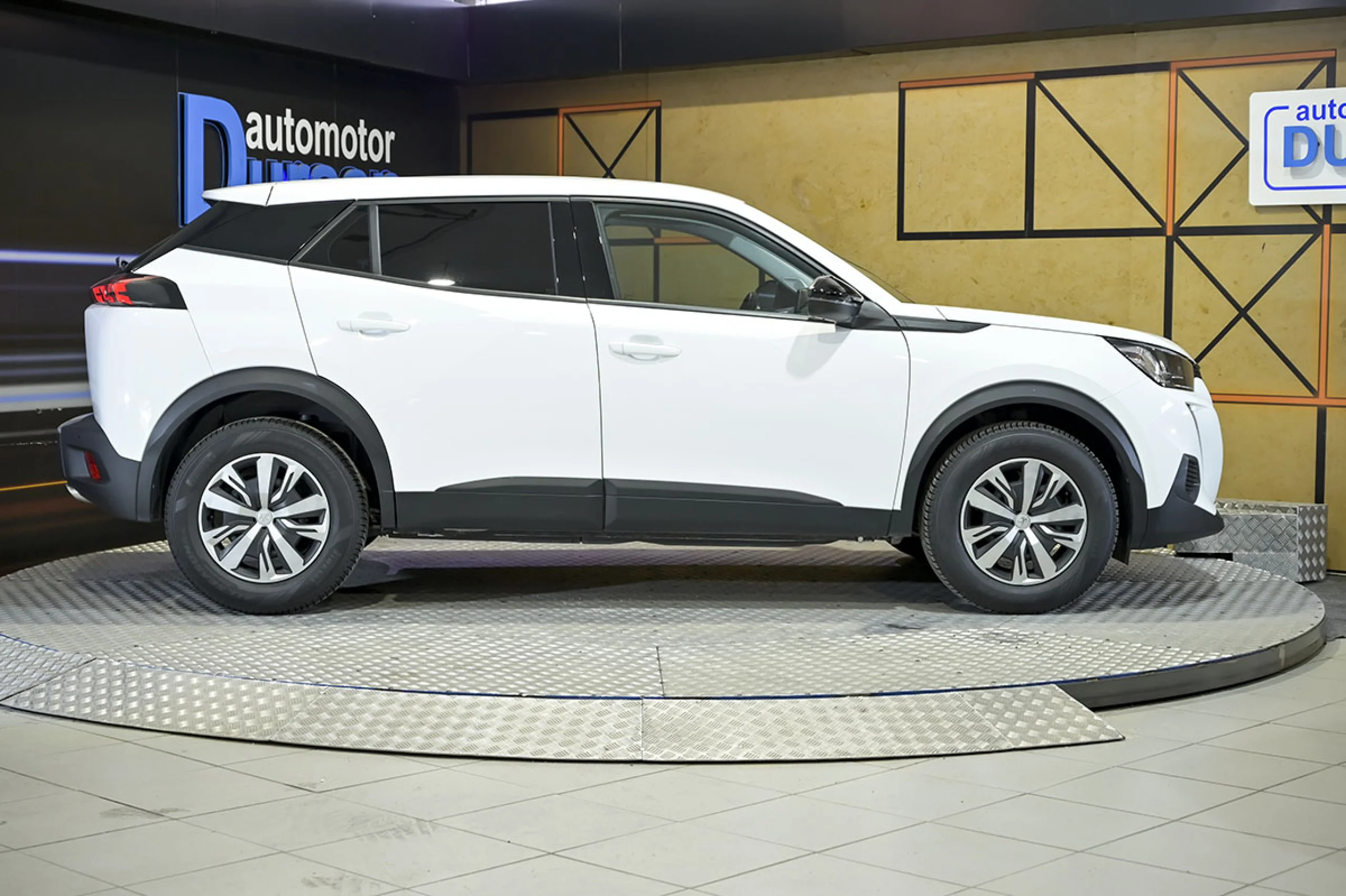 Peugeot 2008 Active BlueHDI 81kW 110CV - Foto 19