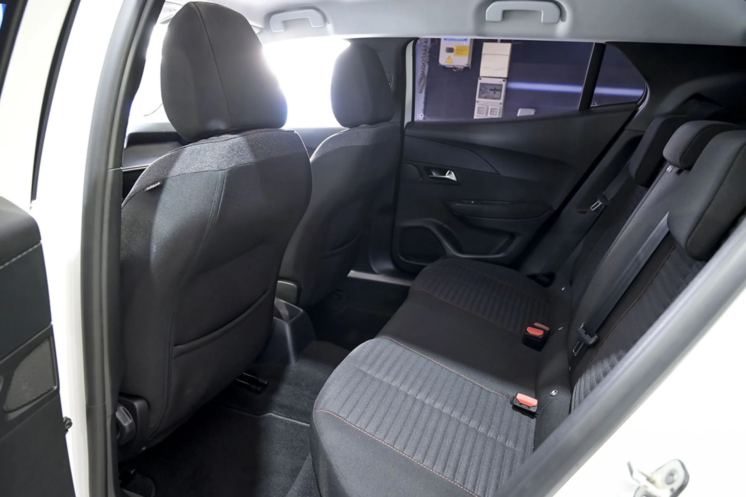 Peugeot 2008 Active BlueHDI 81kW 110CV - Foto 15