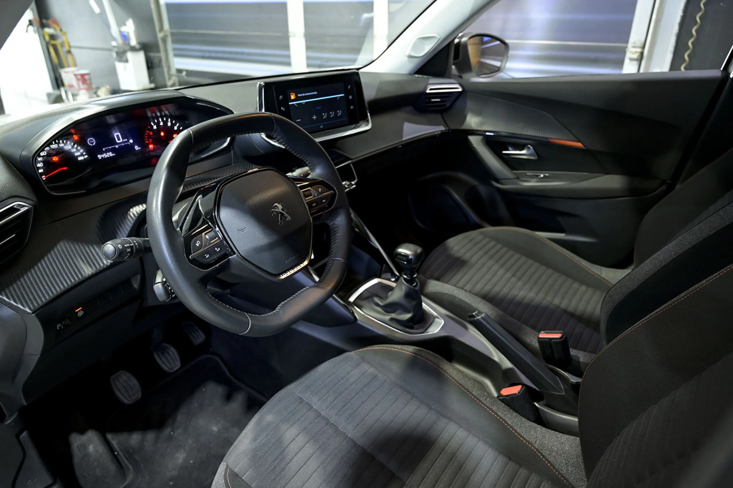 Peugeot 2008 Active BlueHDI 81kW 110CV - Foto 6