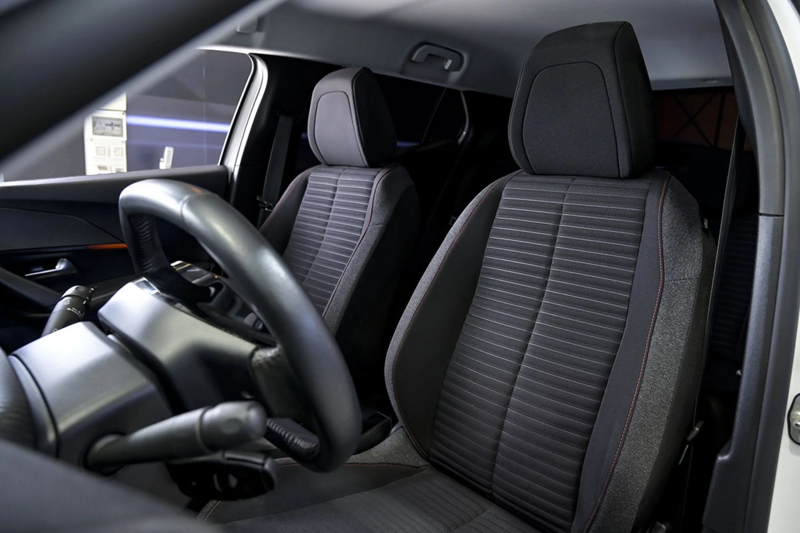 Peugeot 2008 Active BlueHDI 81kW 110CV - Foto 9