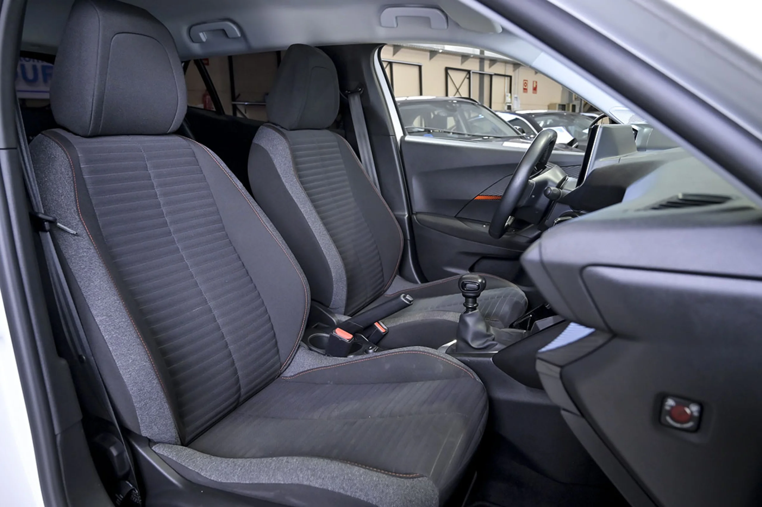 Peugeot 2008 Active BlueHDI 81kW 110CV - Foto 35