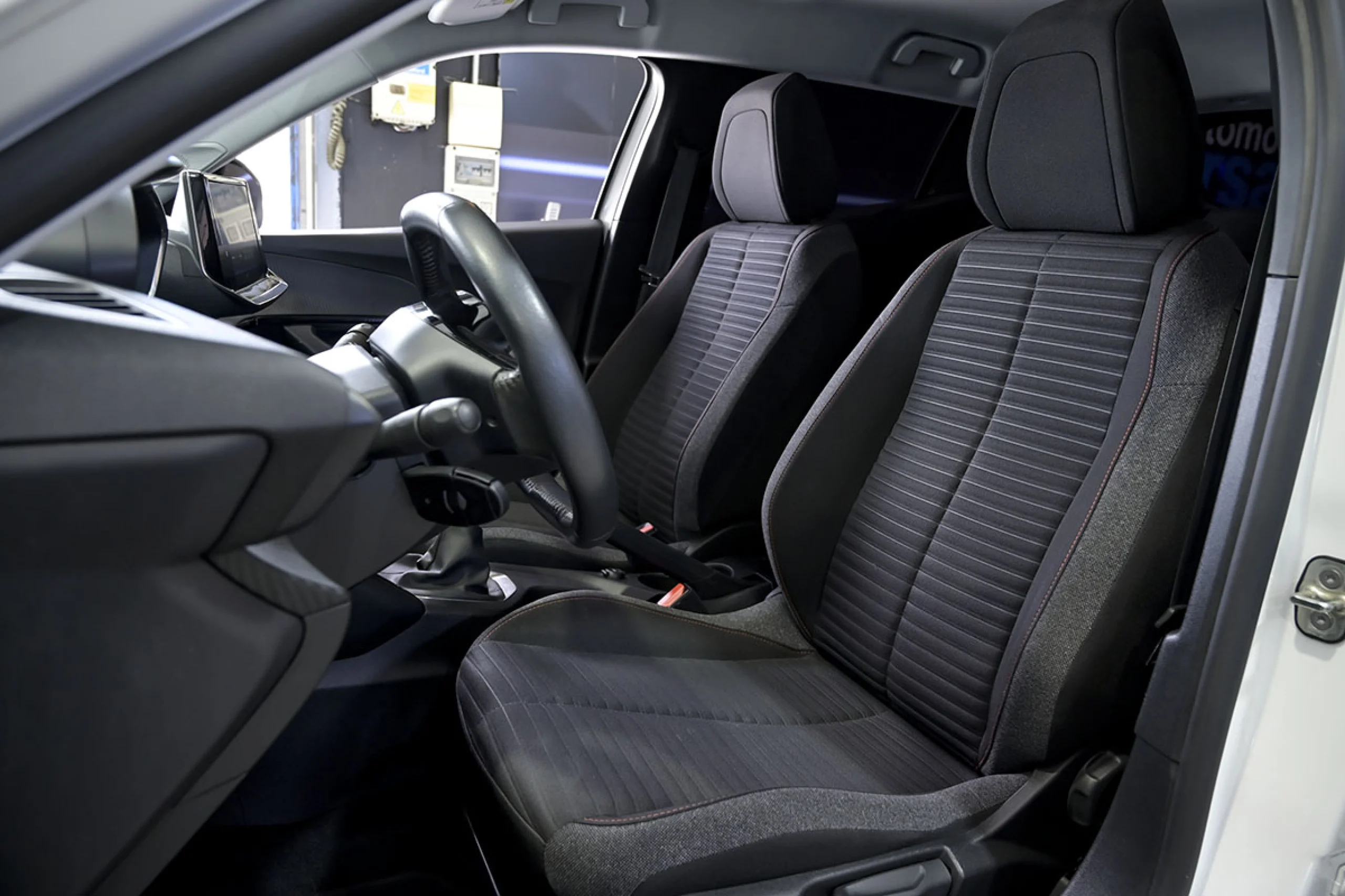 Peugeot 2008 Active BlueHDI 81kW 110CV - Foto 22