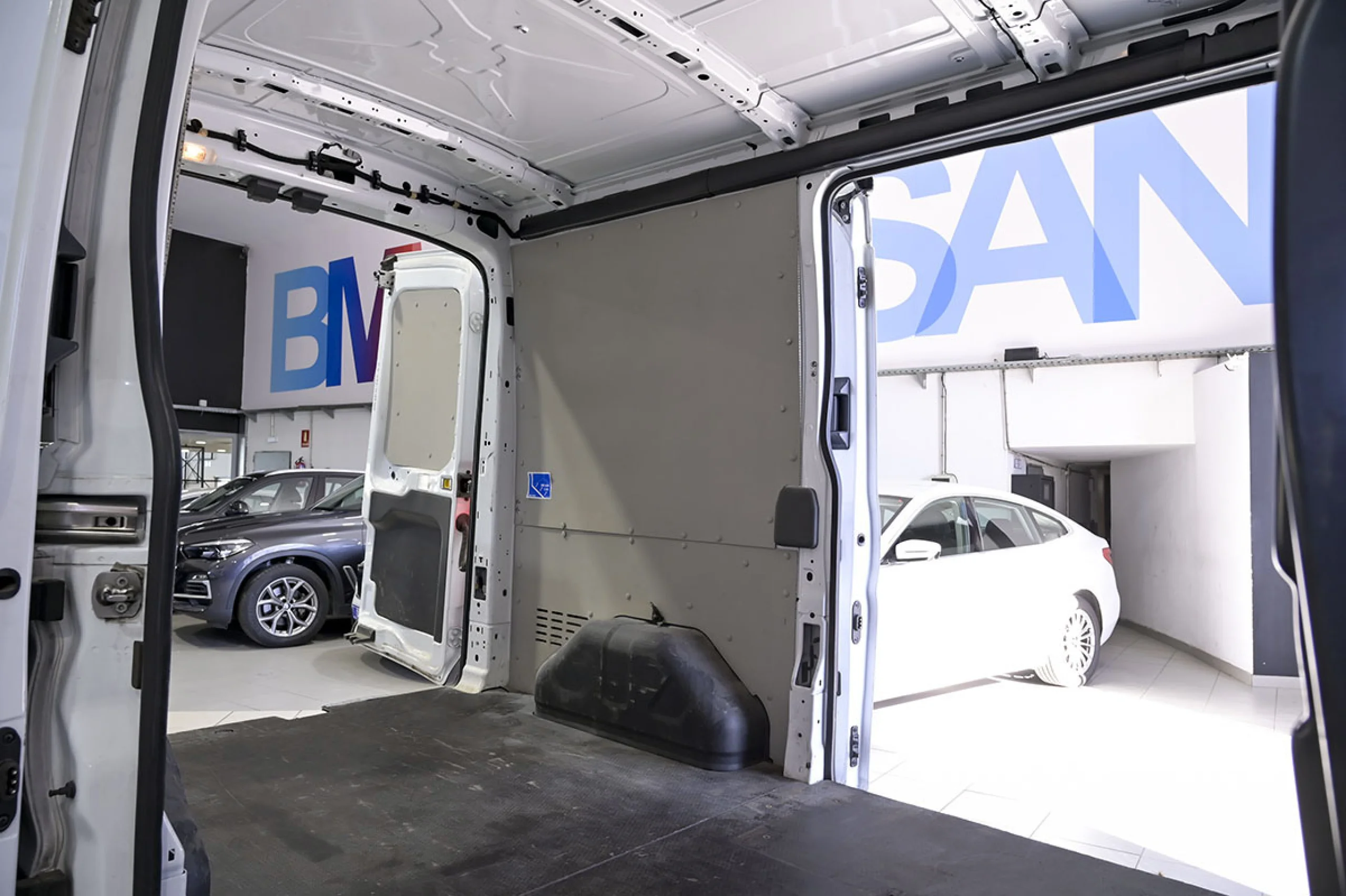 Ford Transit 350 96kW L2H2 Van Trend FWD MHEV - Foto 14