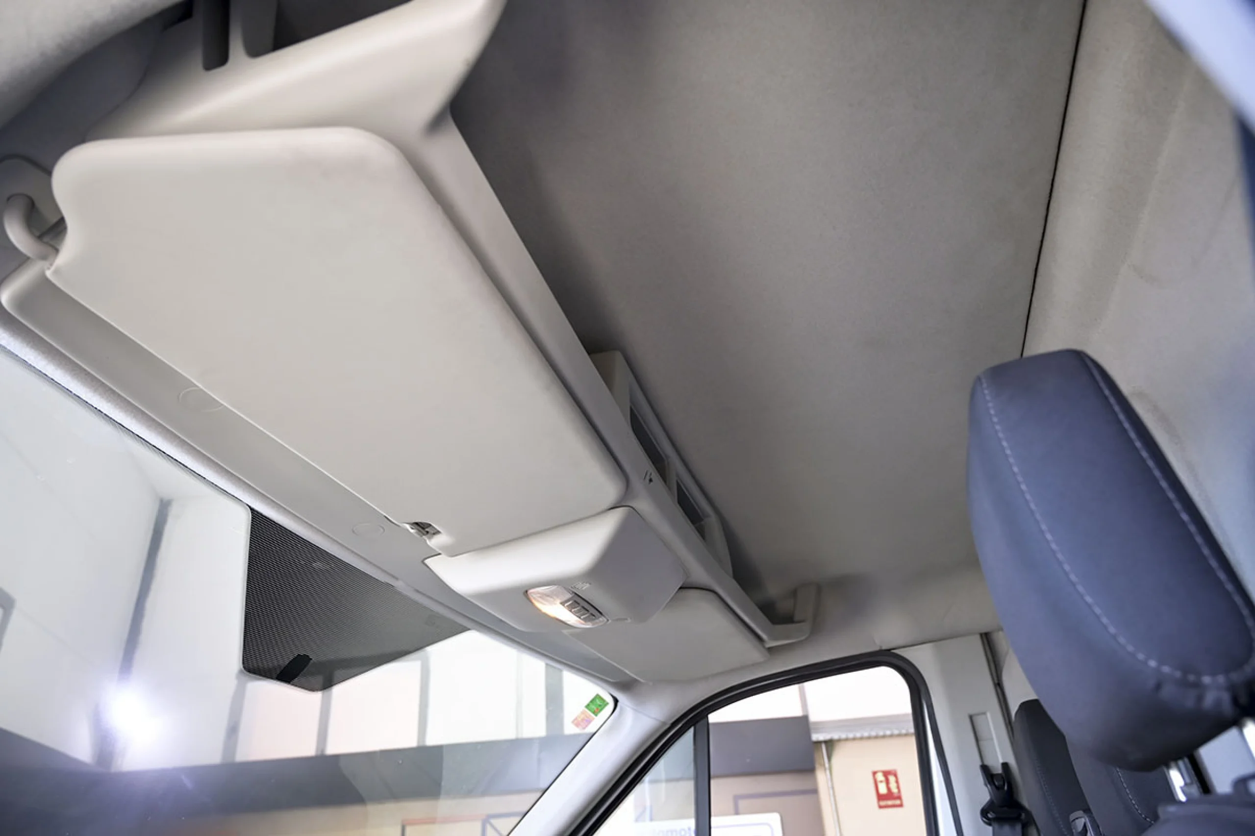 Ford Transit 350 96kW L2H2 Van Trend FWD MHEV - Foto 33