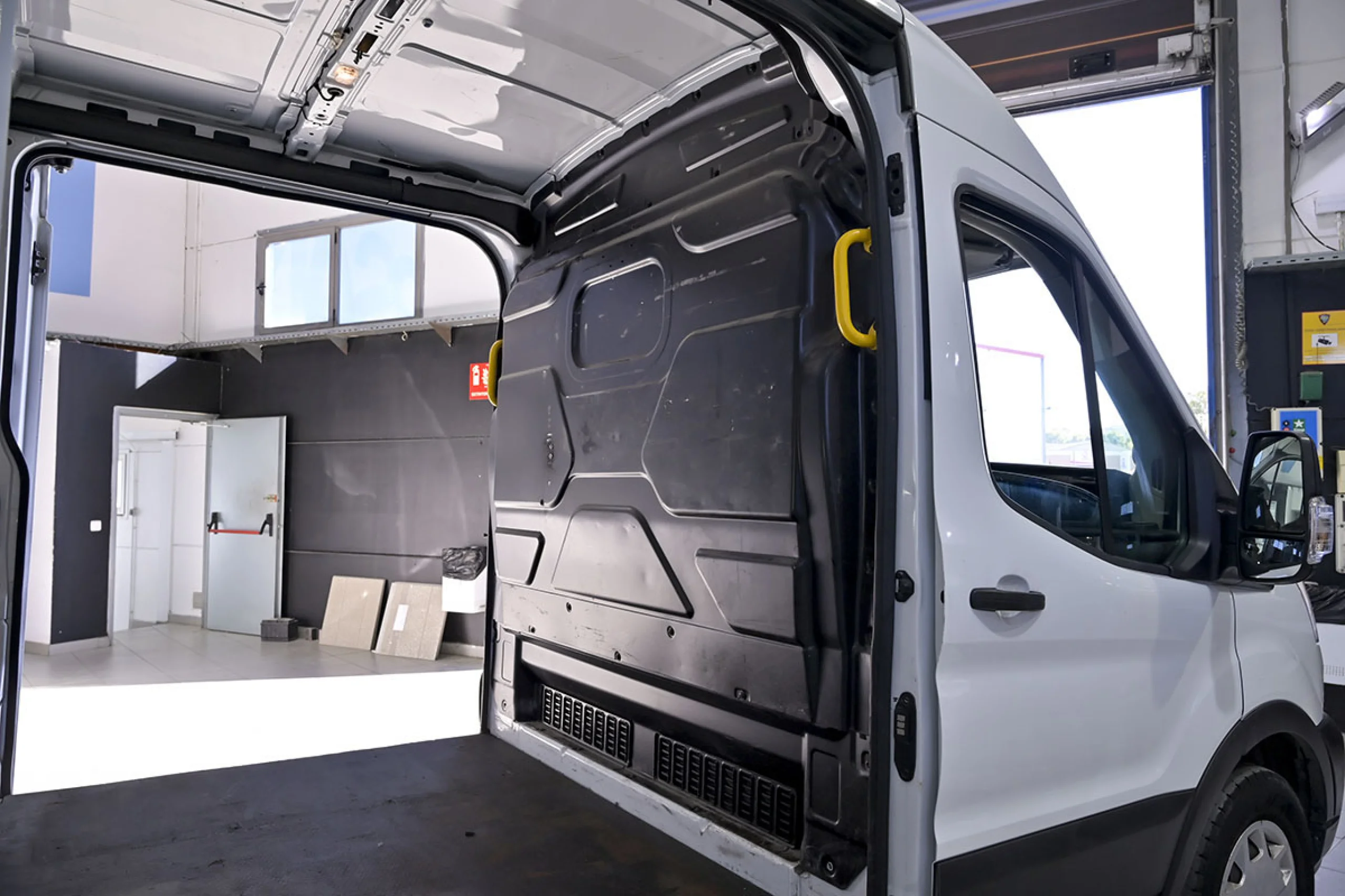 Ford Transit 350 96kW L2H2 Van Trend FWD MHEV - Foto 13